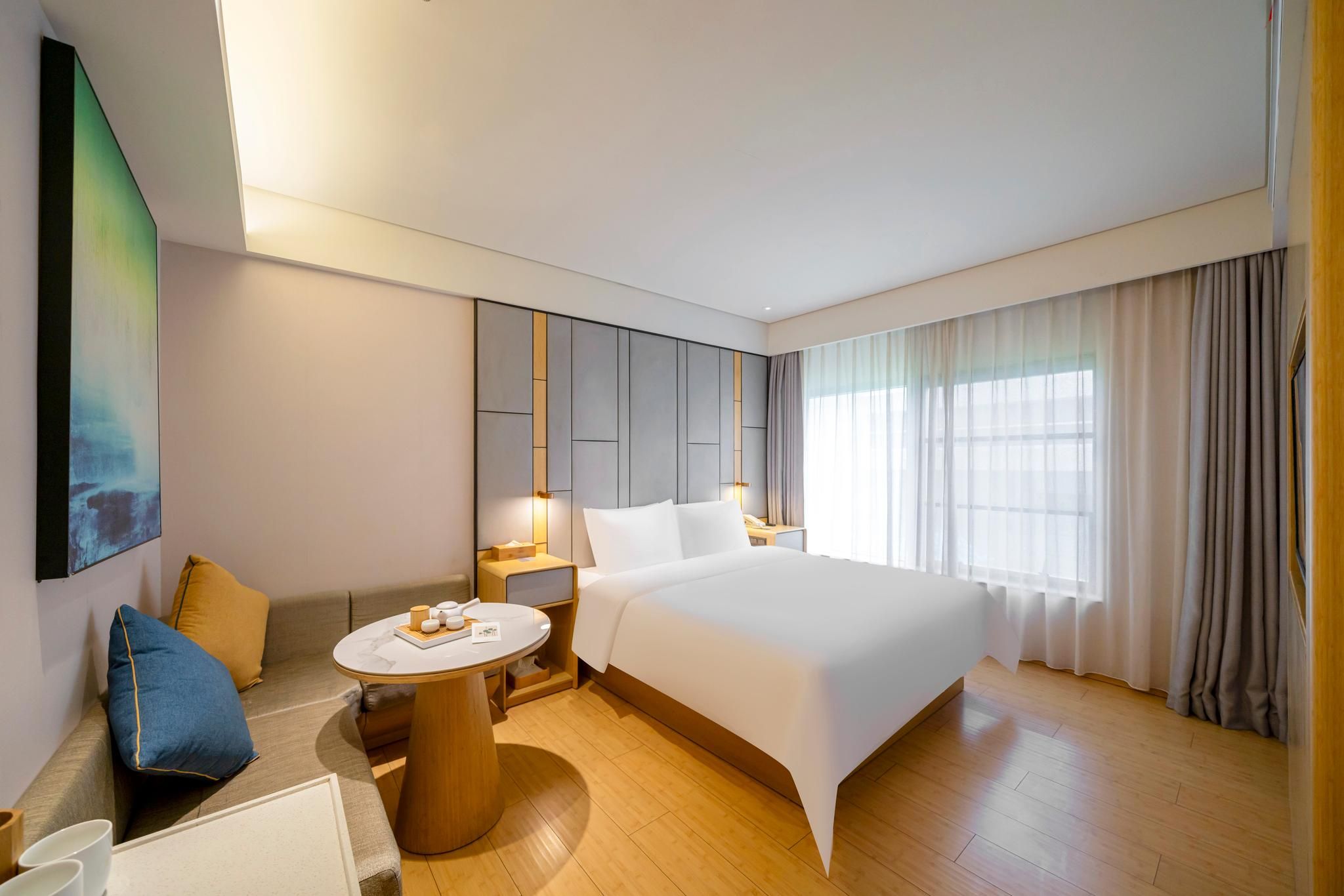 Business Queen Room