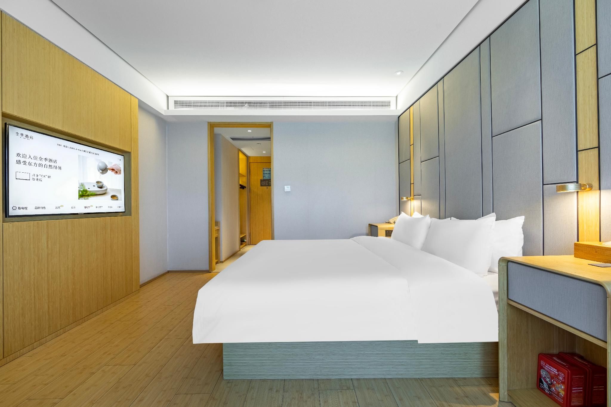 Business Queen Bed Room