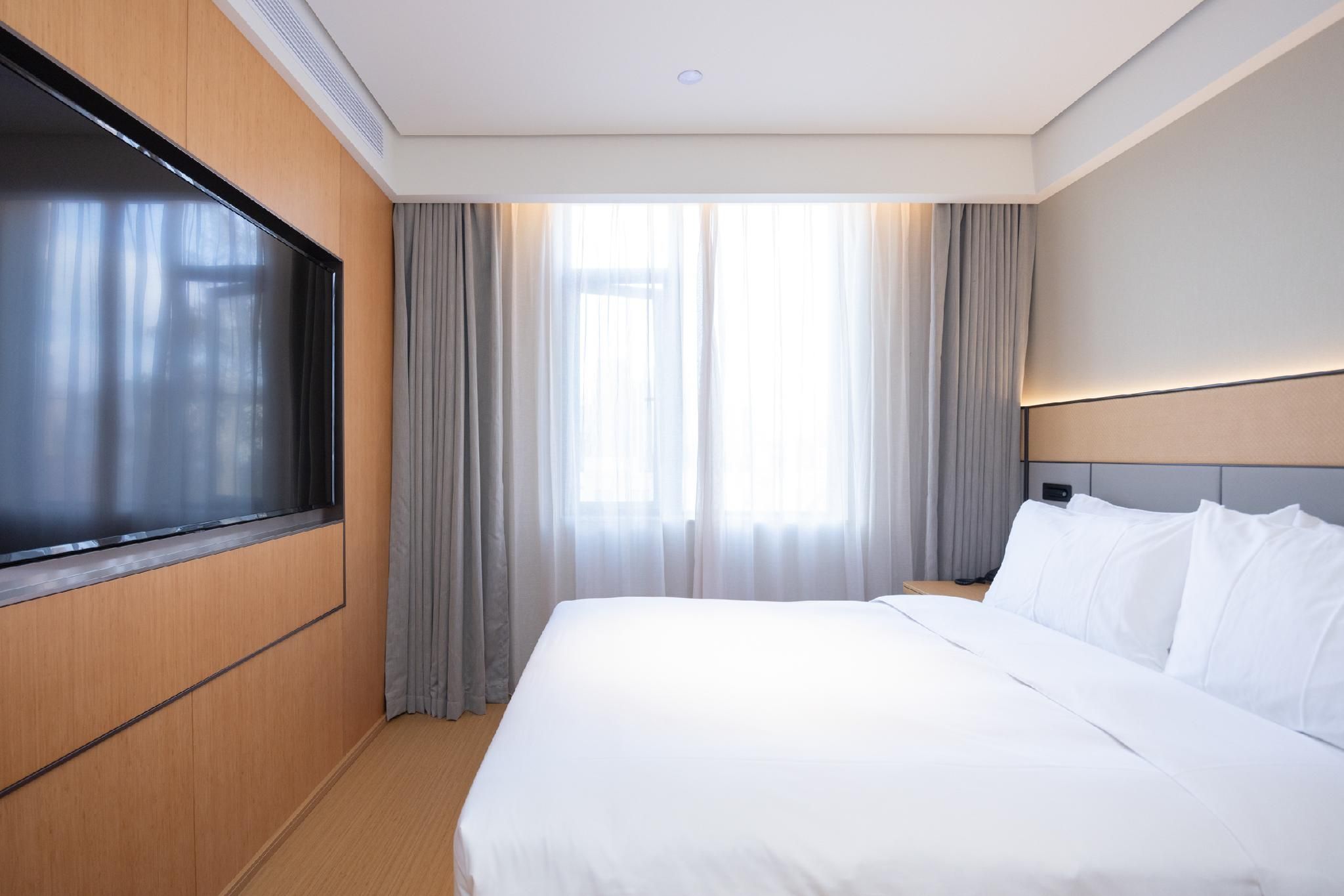 Huazhu - Room With Bed