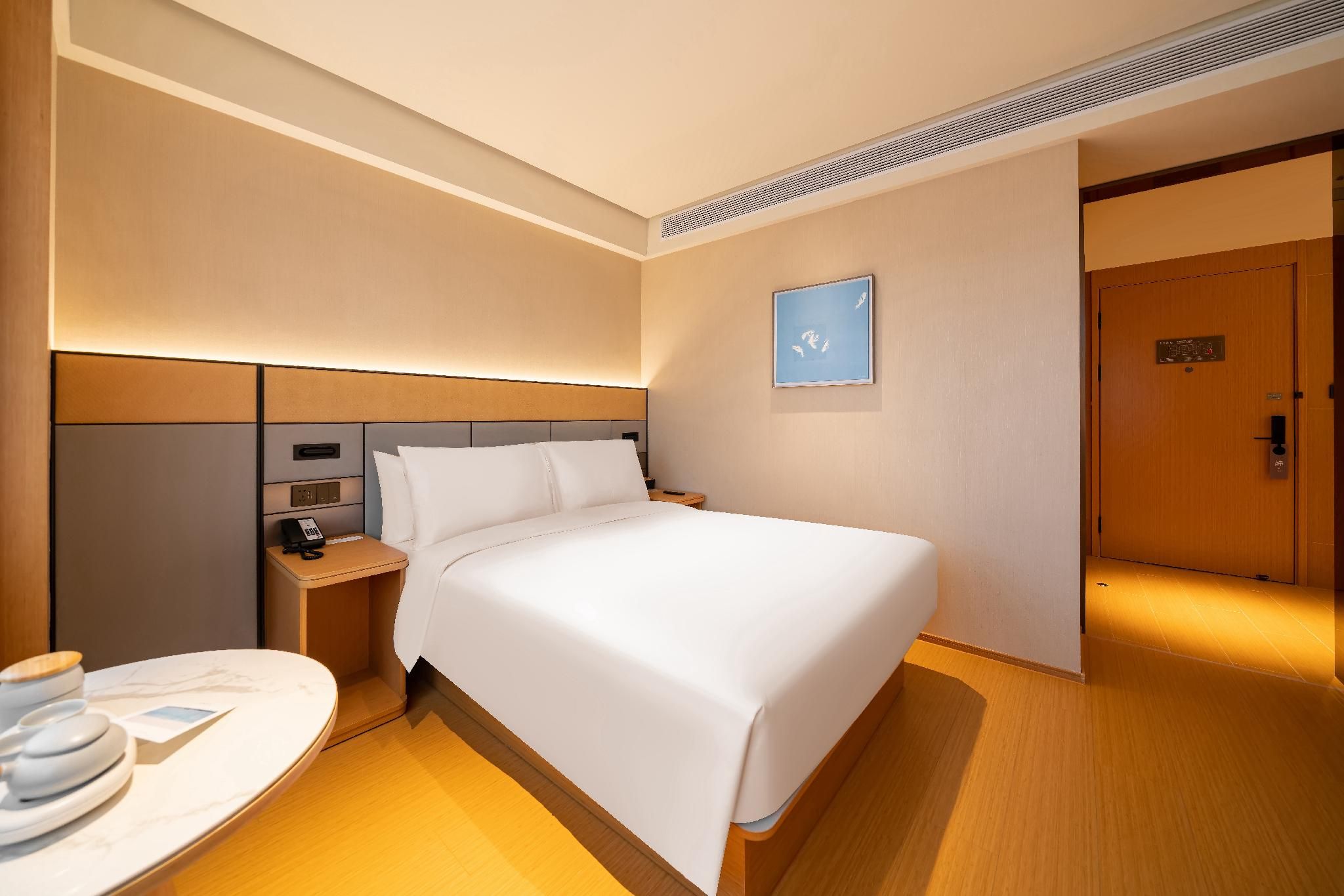 Huazhu - Room With Bed