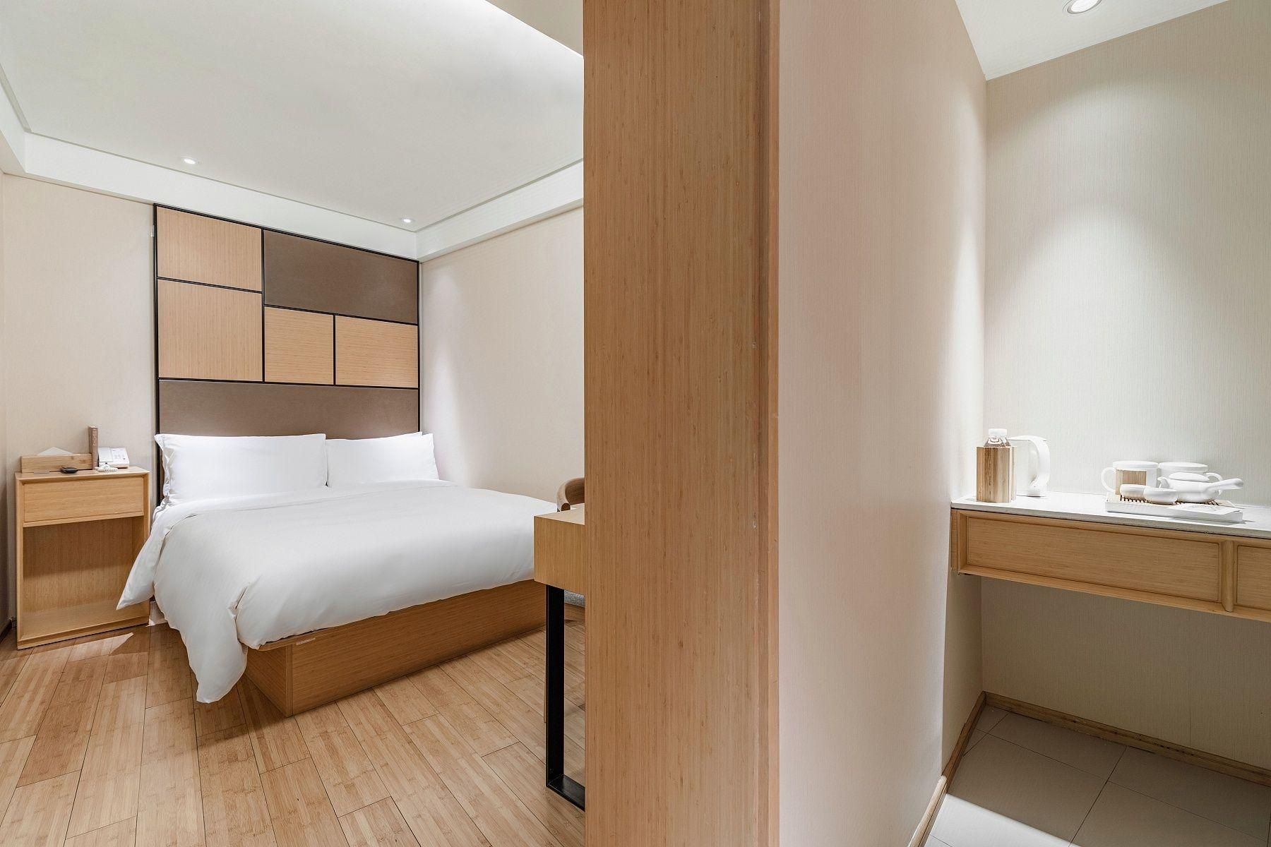 Double Room with No Window