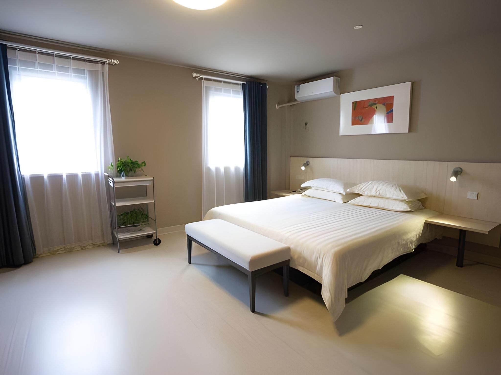 WH - Superior Bed Suite