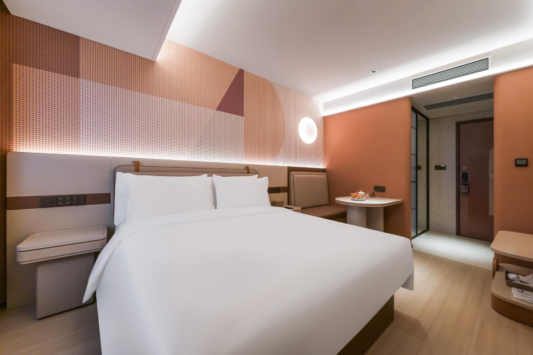 Huazhu - Room With Bed