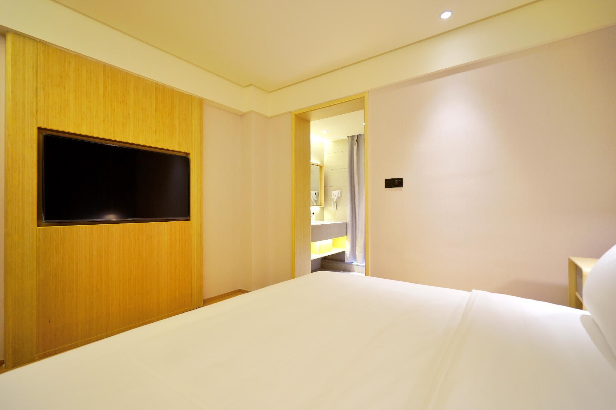 Queen Room A