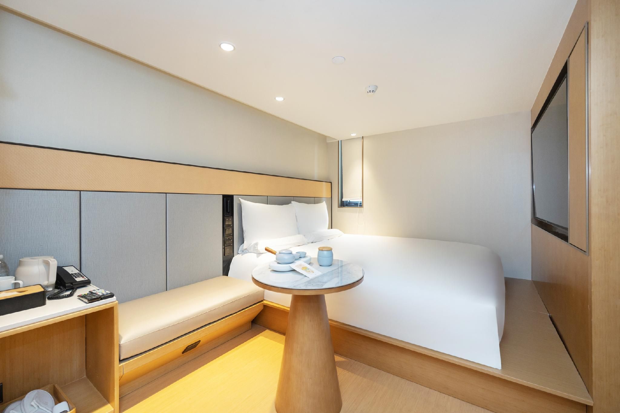 Business Queen Bed Room