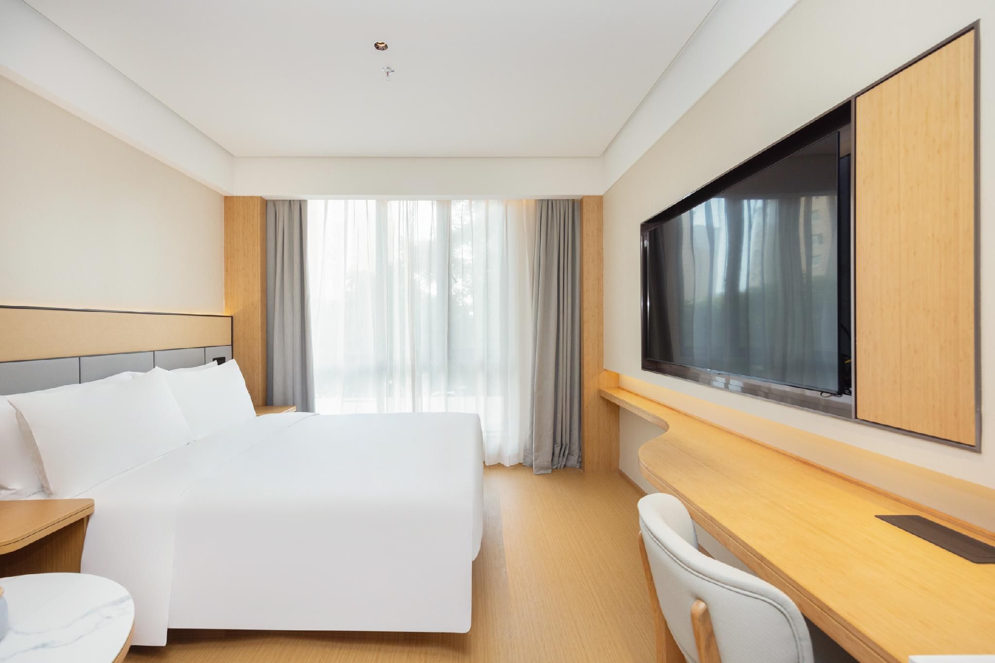 Huazhu - Room With Bed