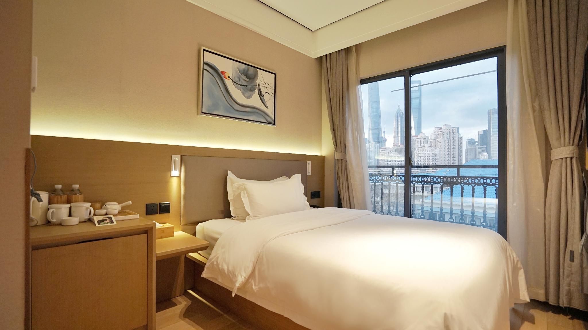 Hotel Queen Room