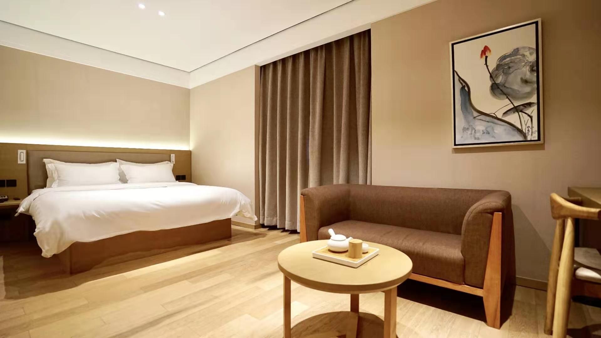 Queen Room with View