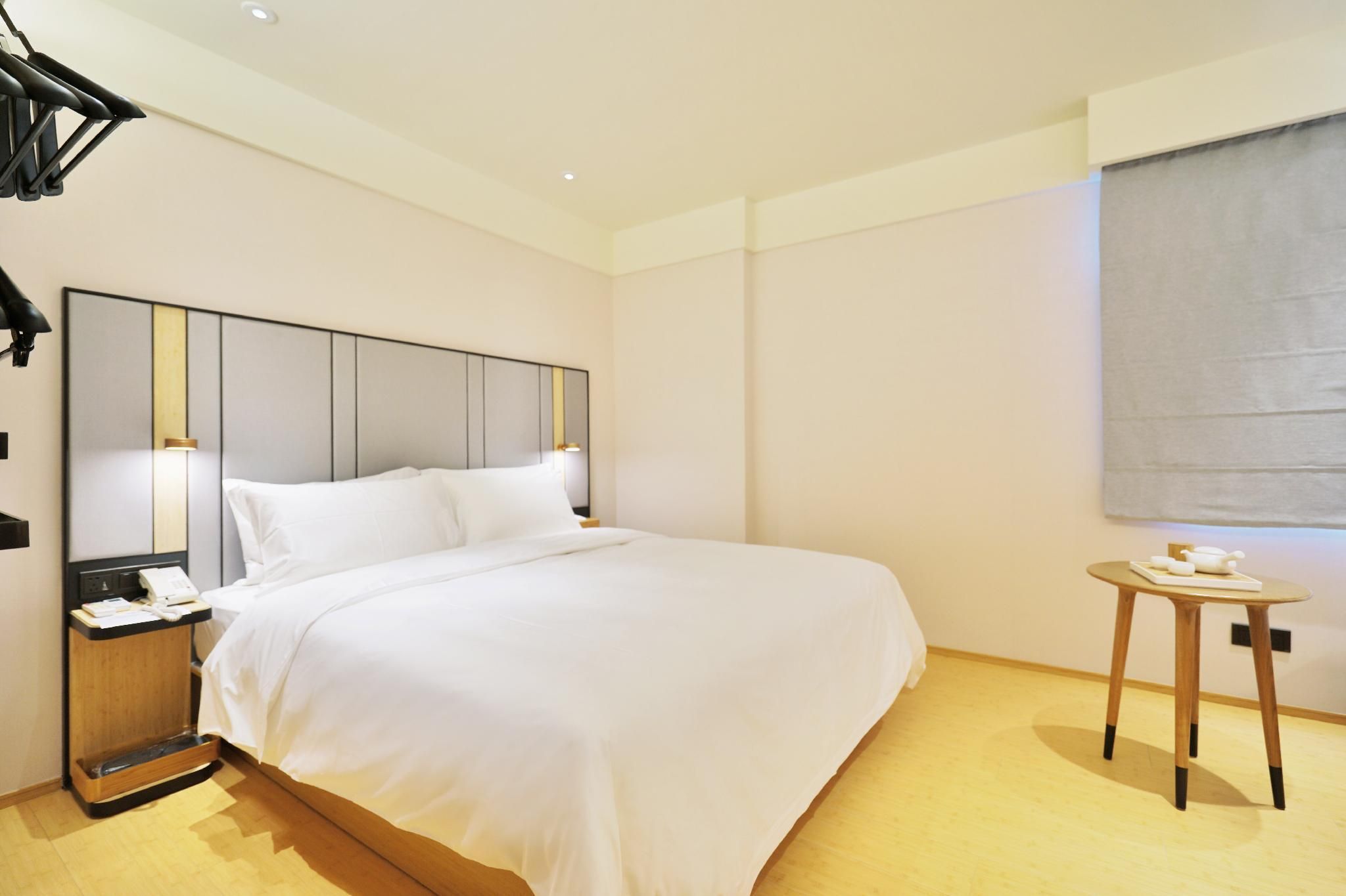 Business Queen Bed Room