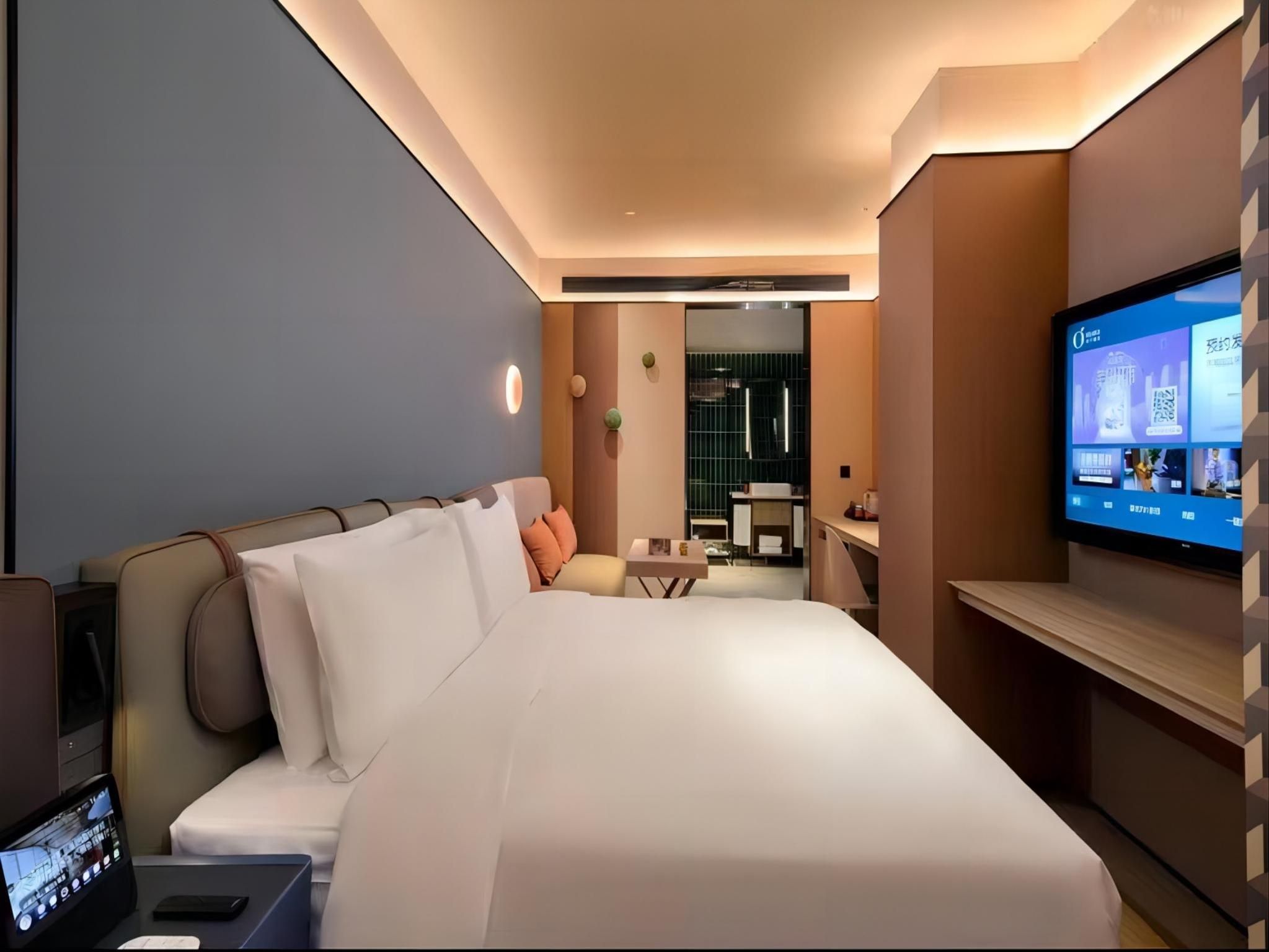 Huazhu - California Sunshine Business Room