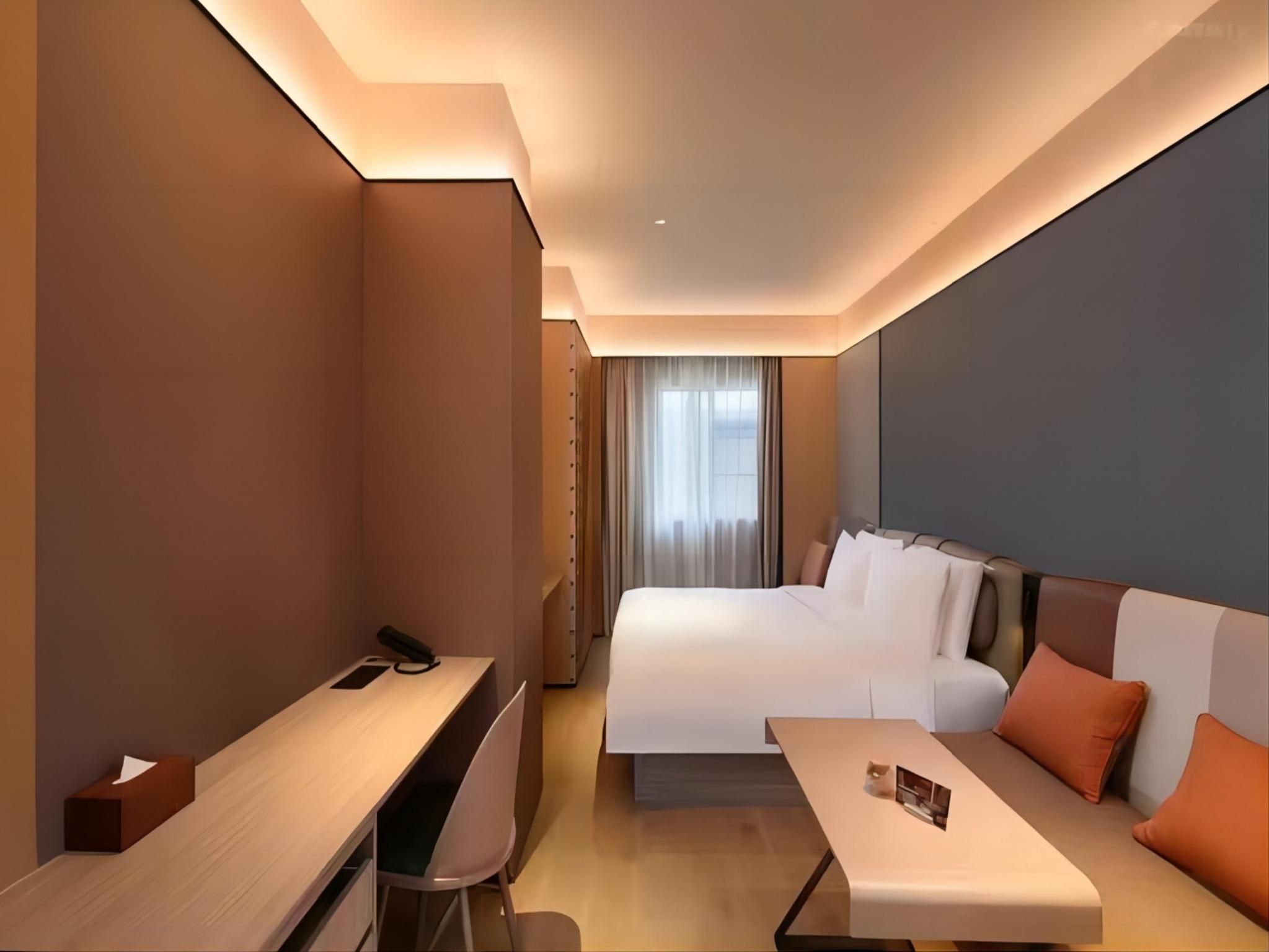 Huazhu - California Sunshine Business Room