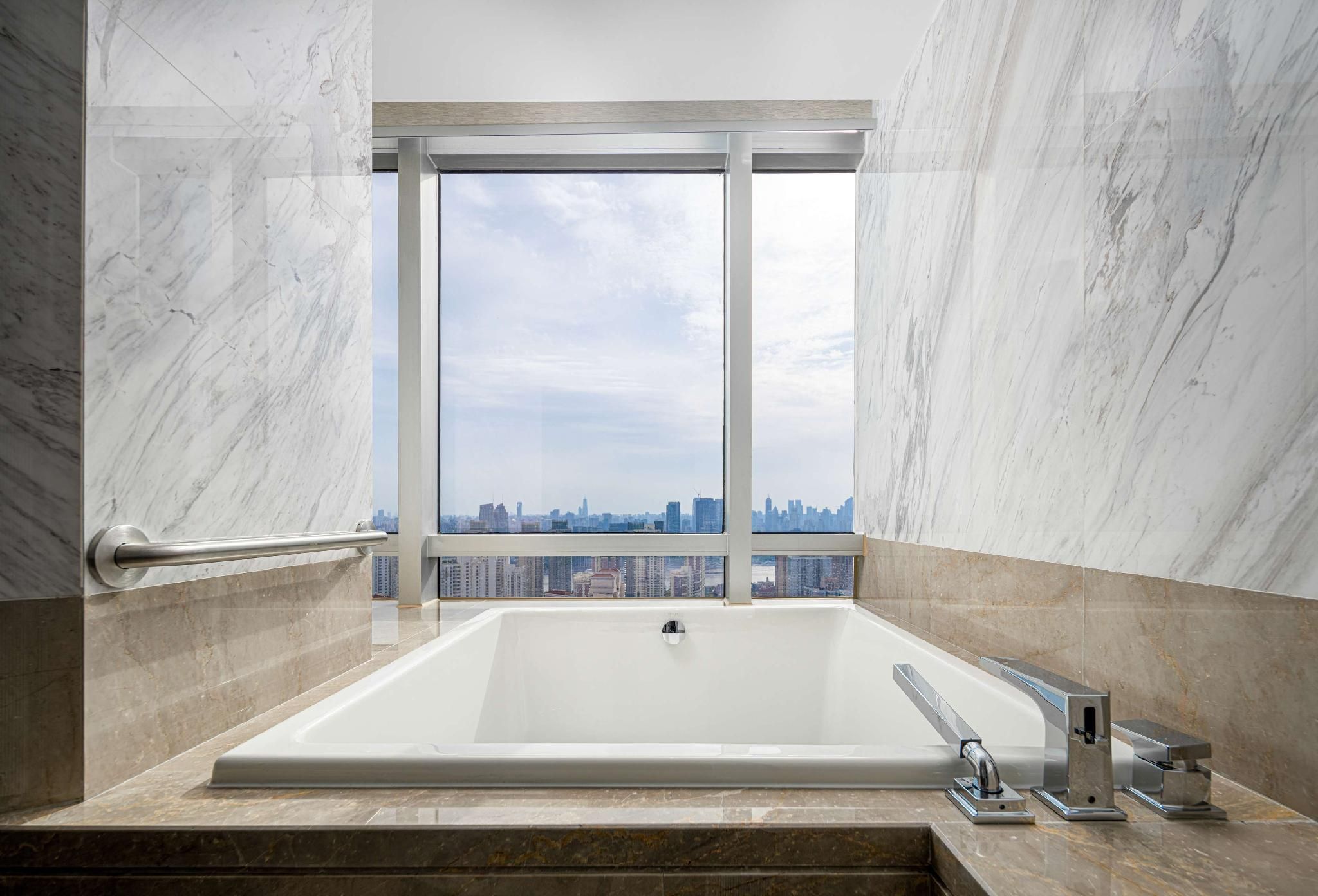 King Deluxe Suite