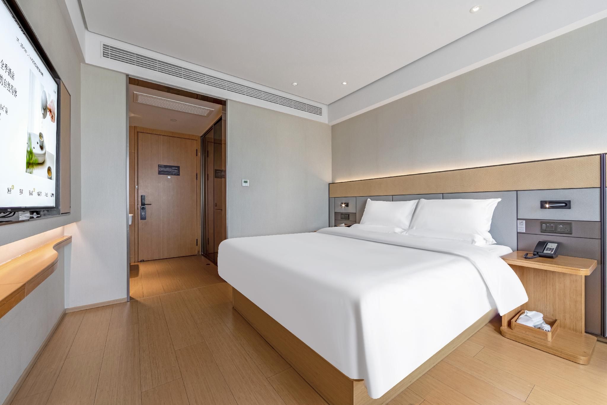 Business Queen Bed Room