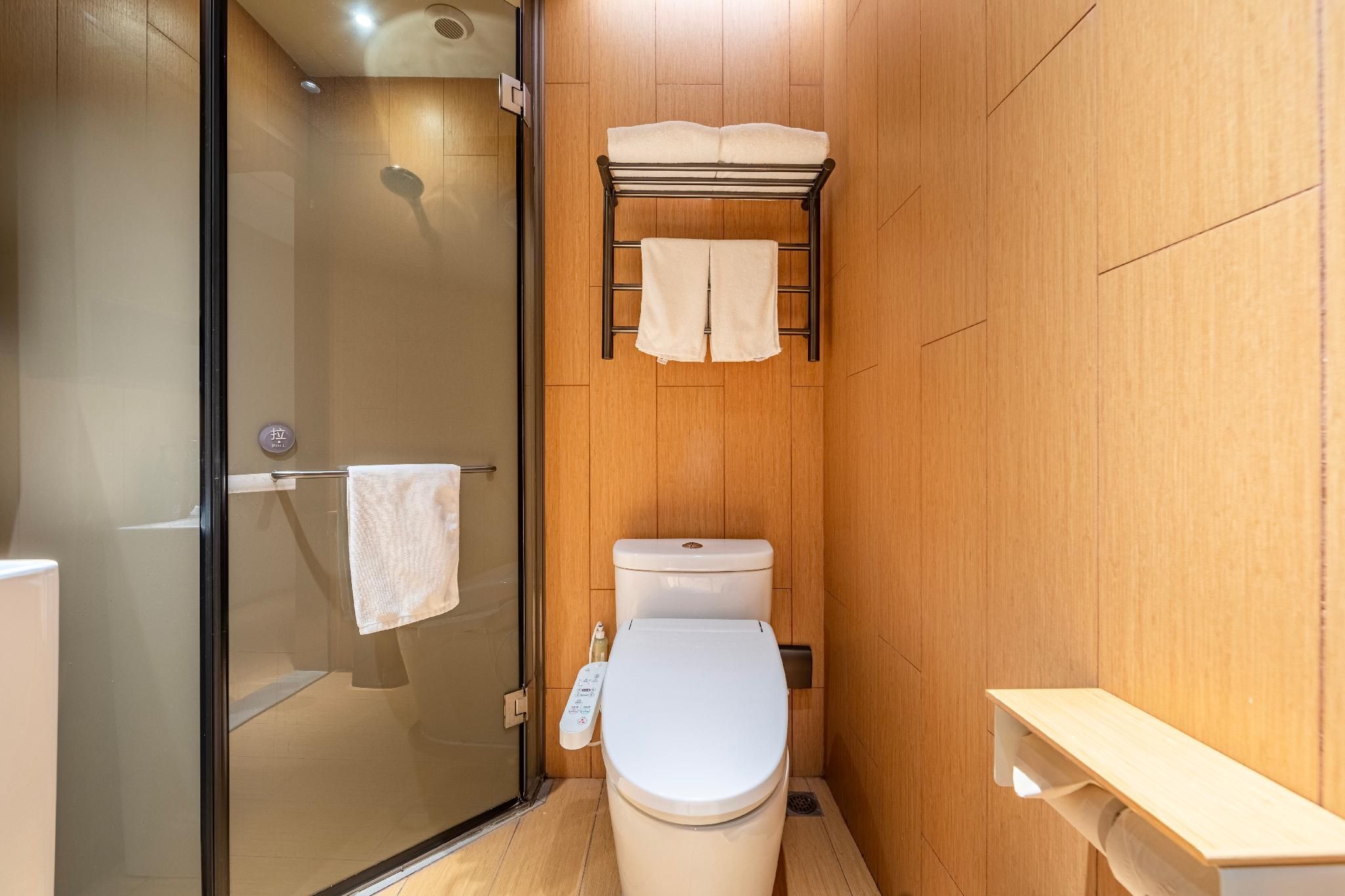 Queen Room A