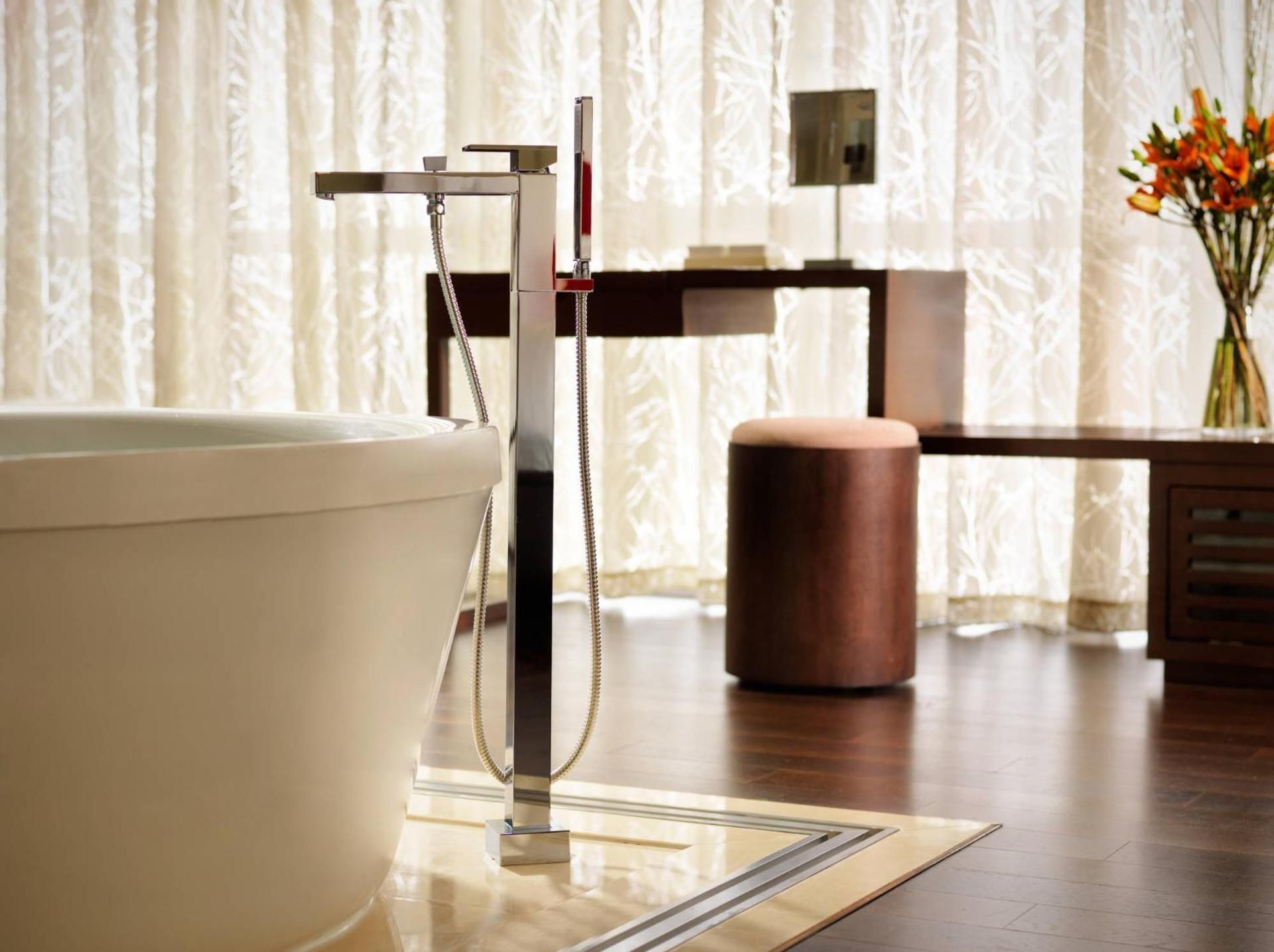 Grand Deluxe King Suite