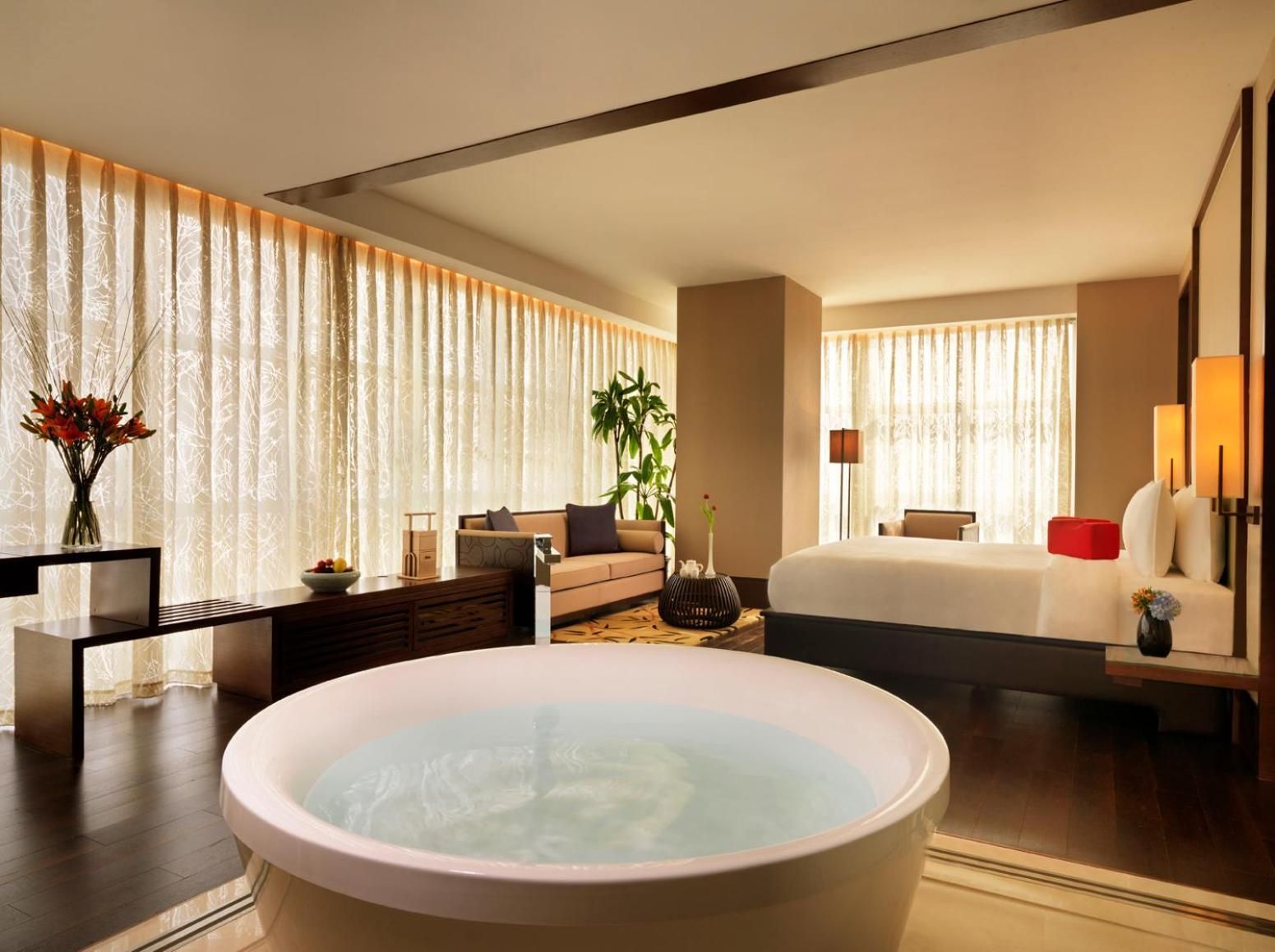 Grand Deluxe King Suite