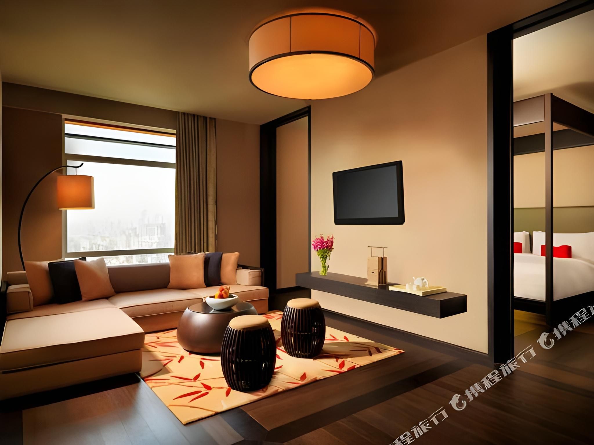 Deluxe King Suite