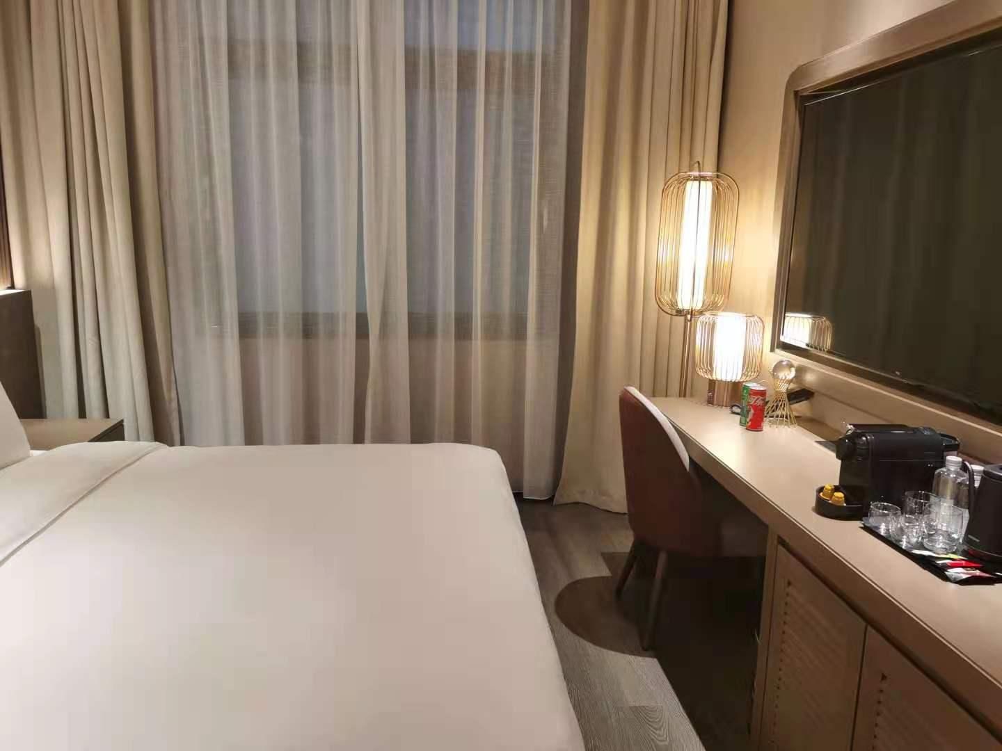 Hotel Queen Room