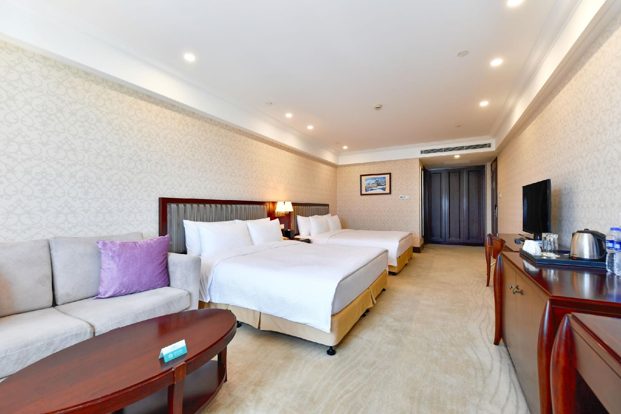 Deluxe Family Room