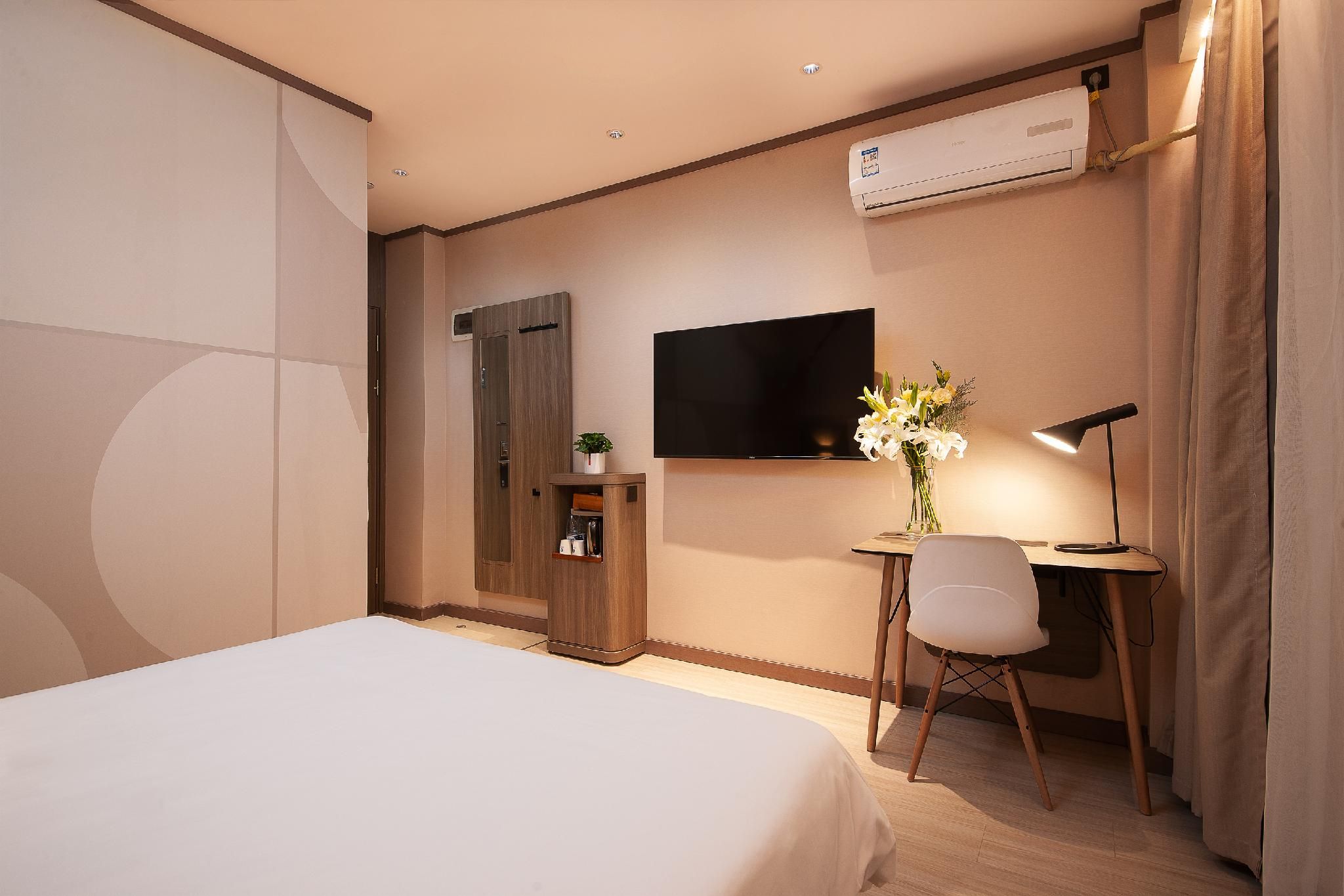 Queen Room A