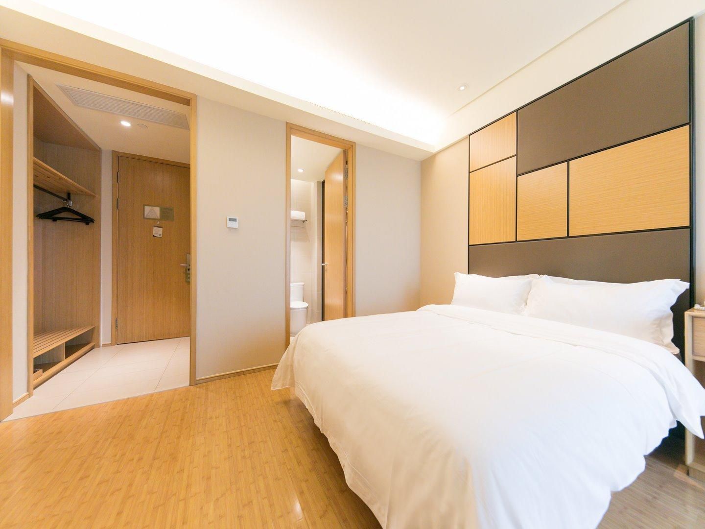 Hotel Queen Room