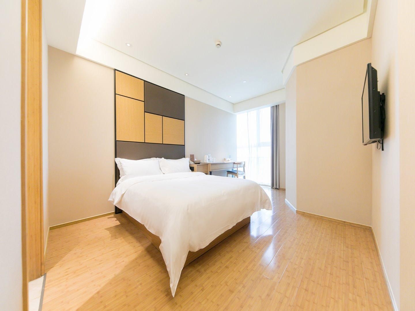 Hotel Queen Room