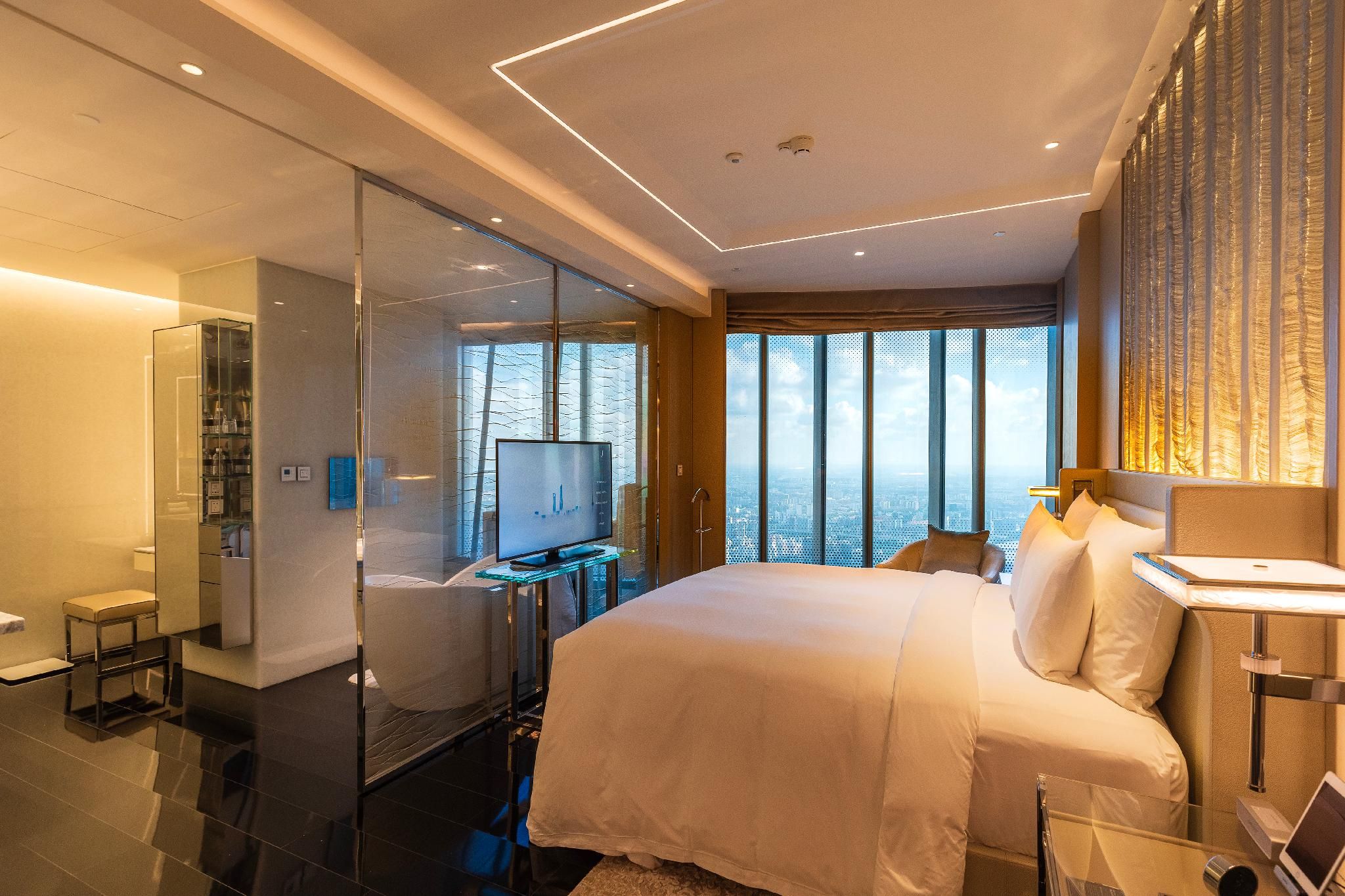 J River View Suite