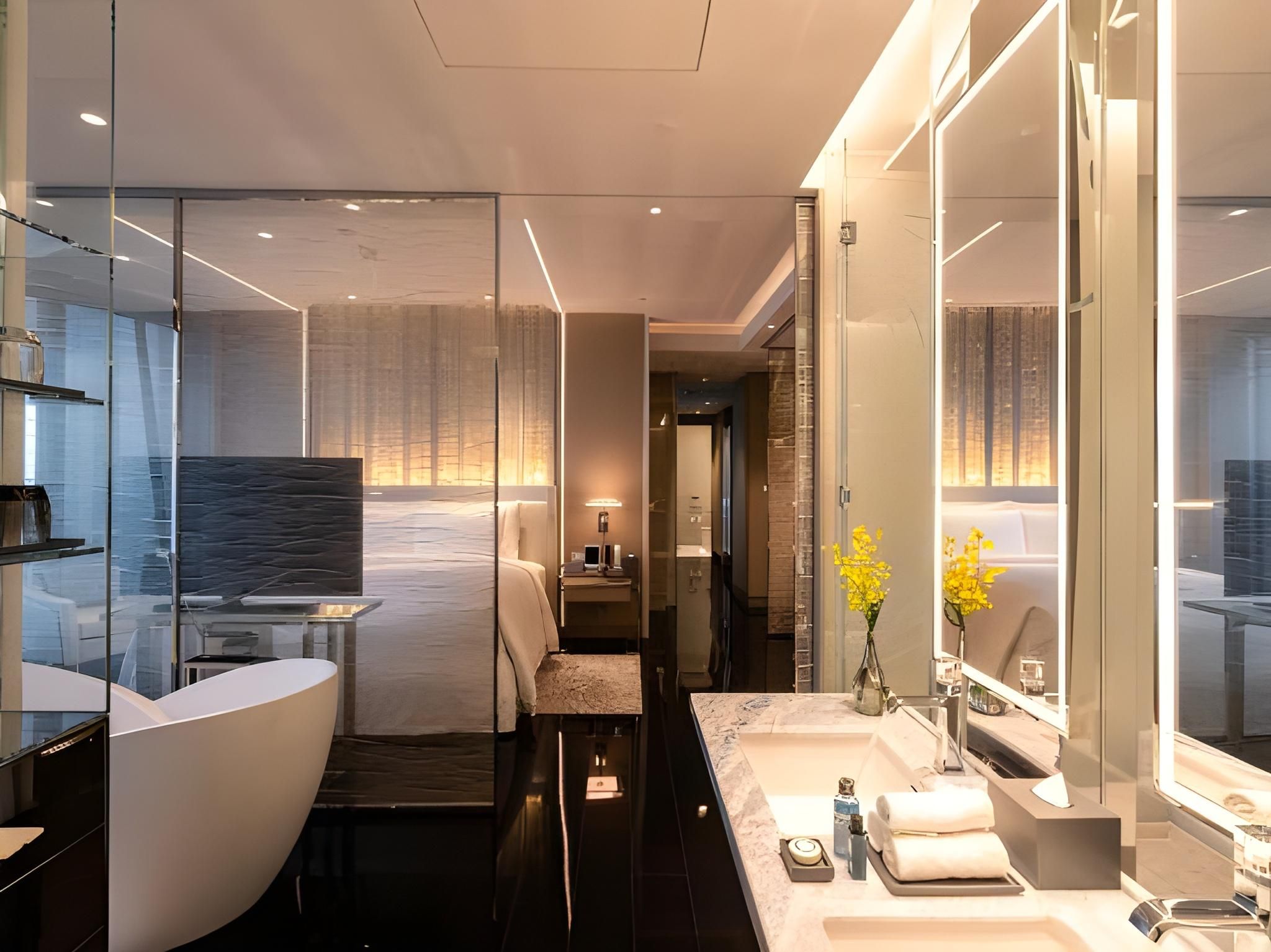 J River View Suite