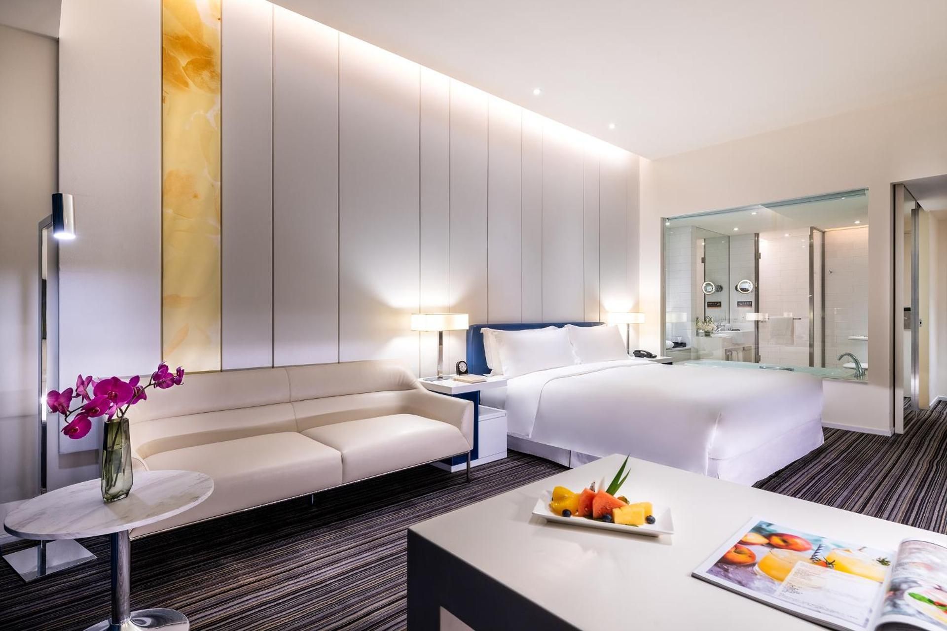 Executive King Room with Lounge Access