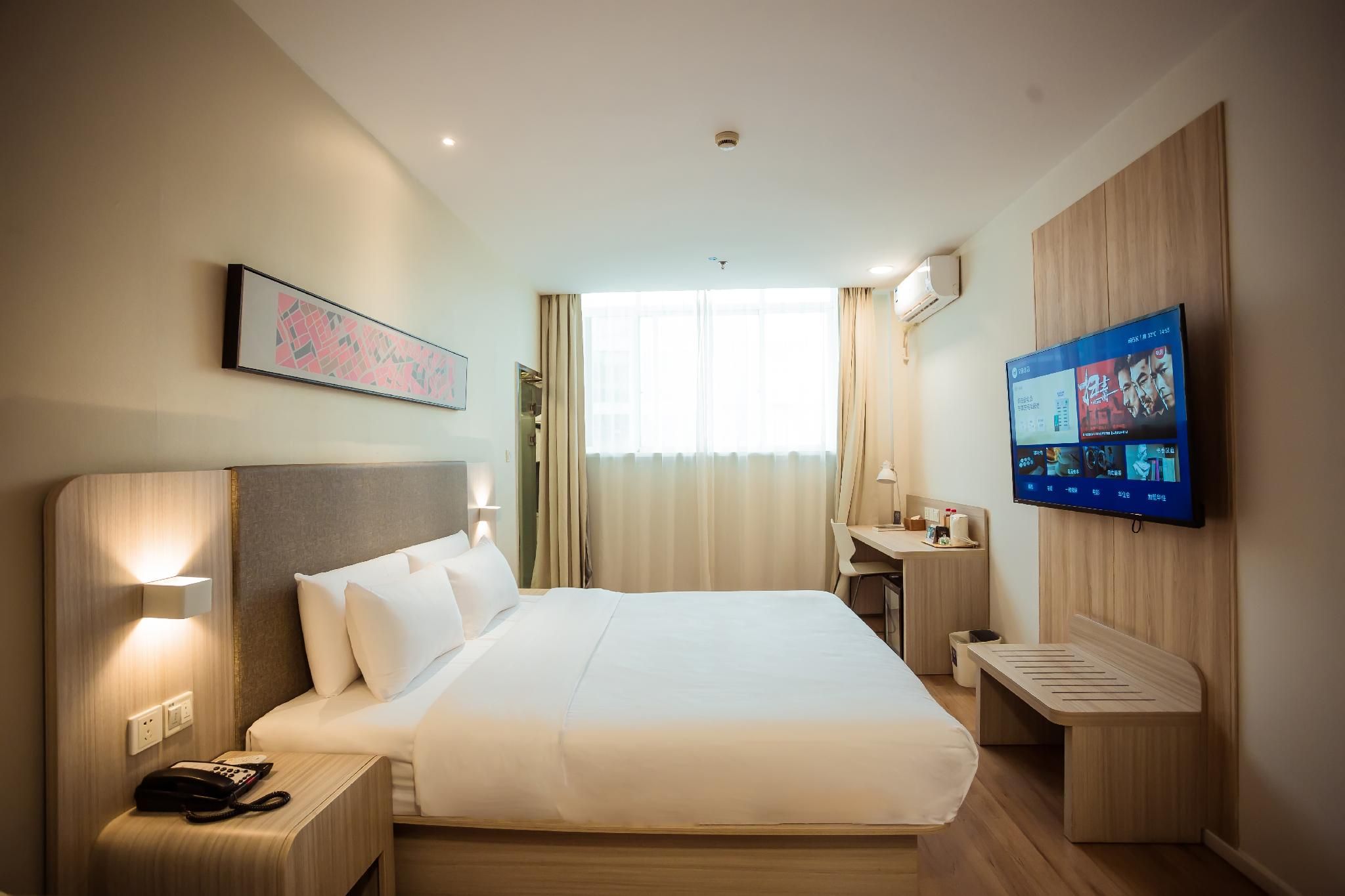 Queen Superior Room