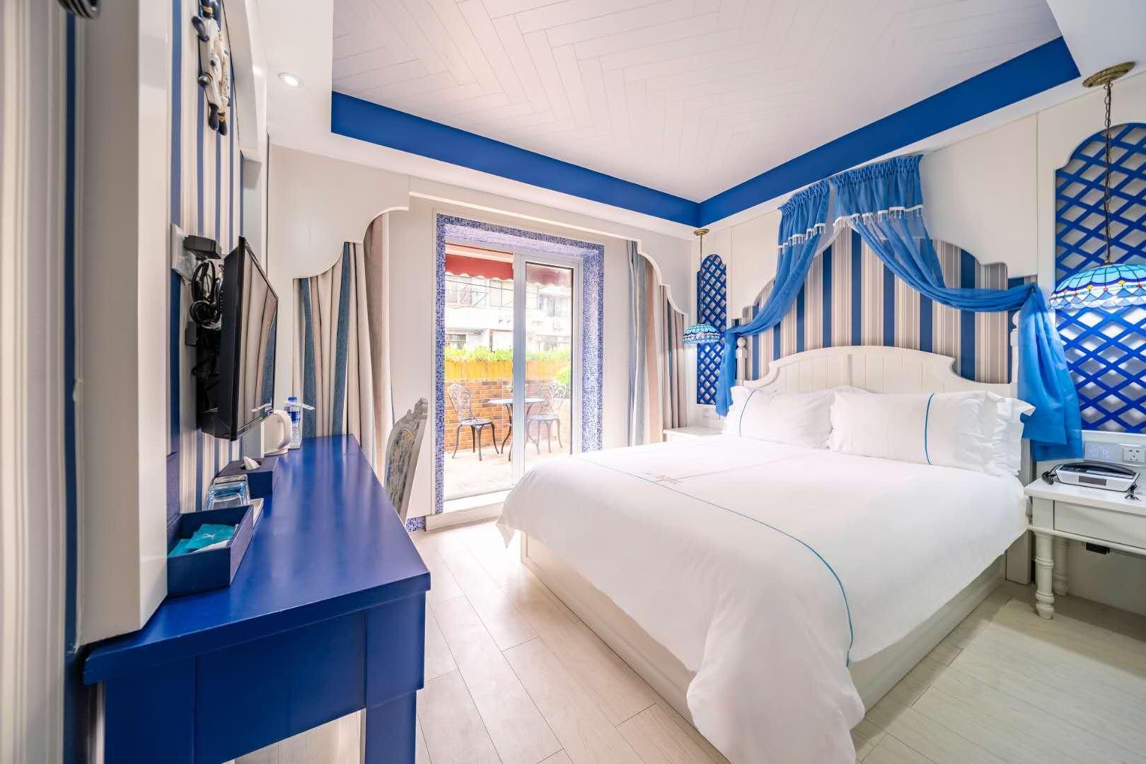 Balcony Room