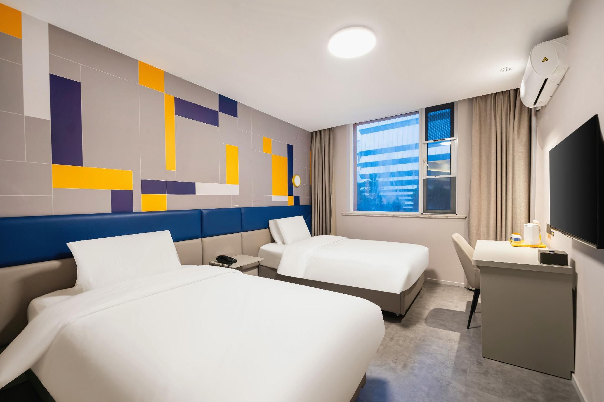 WH - New 7 Days Comfort Twin Room