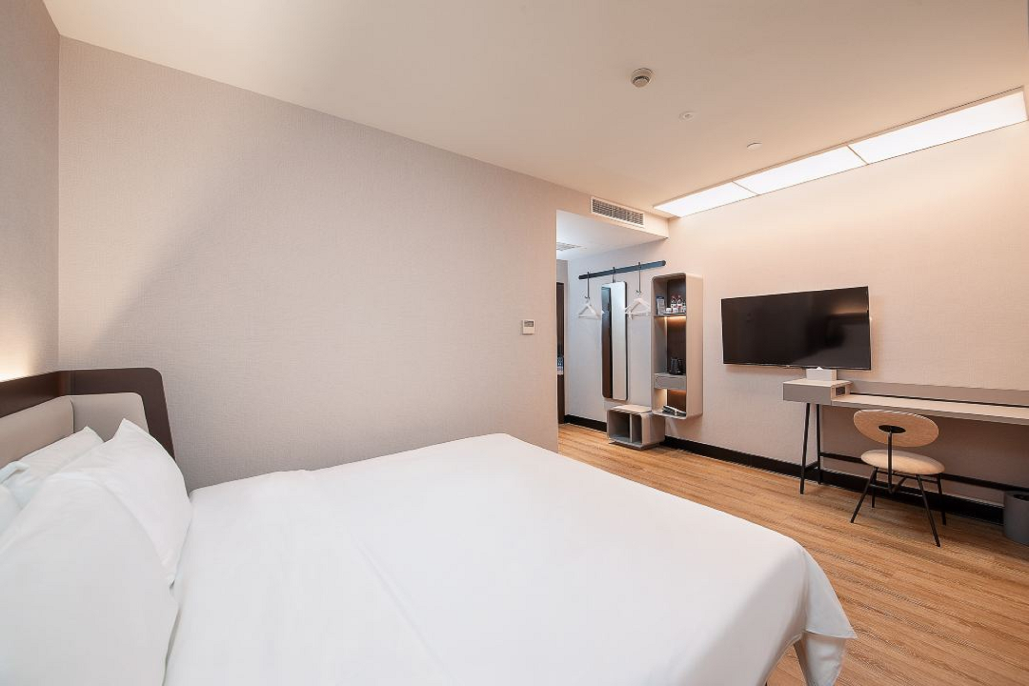 Queen Superior Room