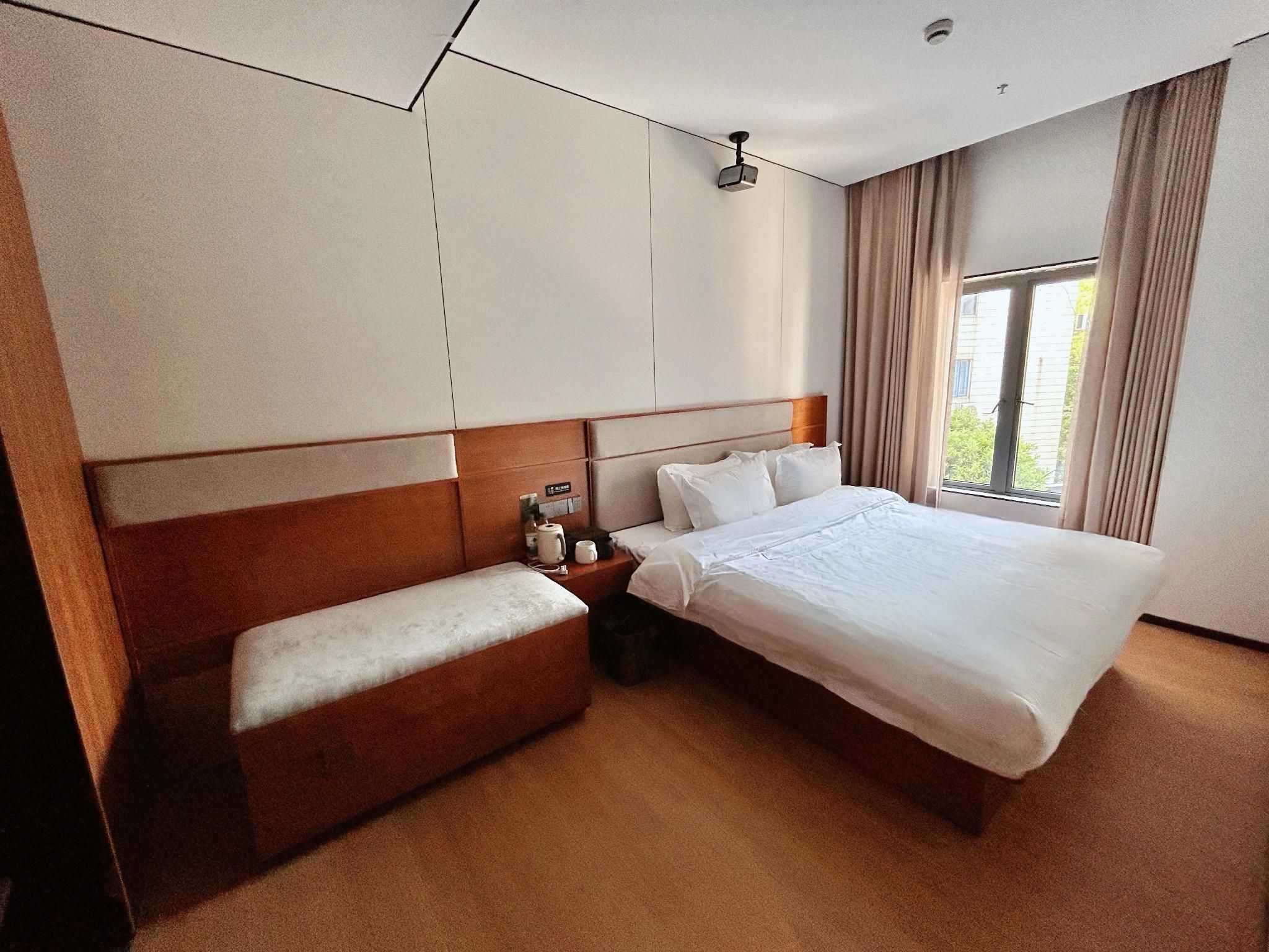 Comfort Queen Room