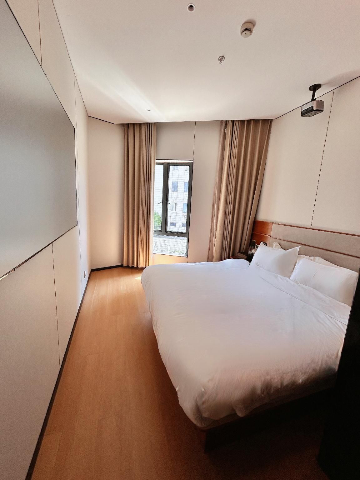 Queen Superior Room