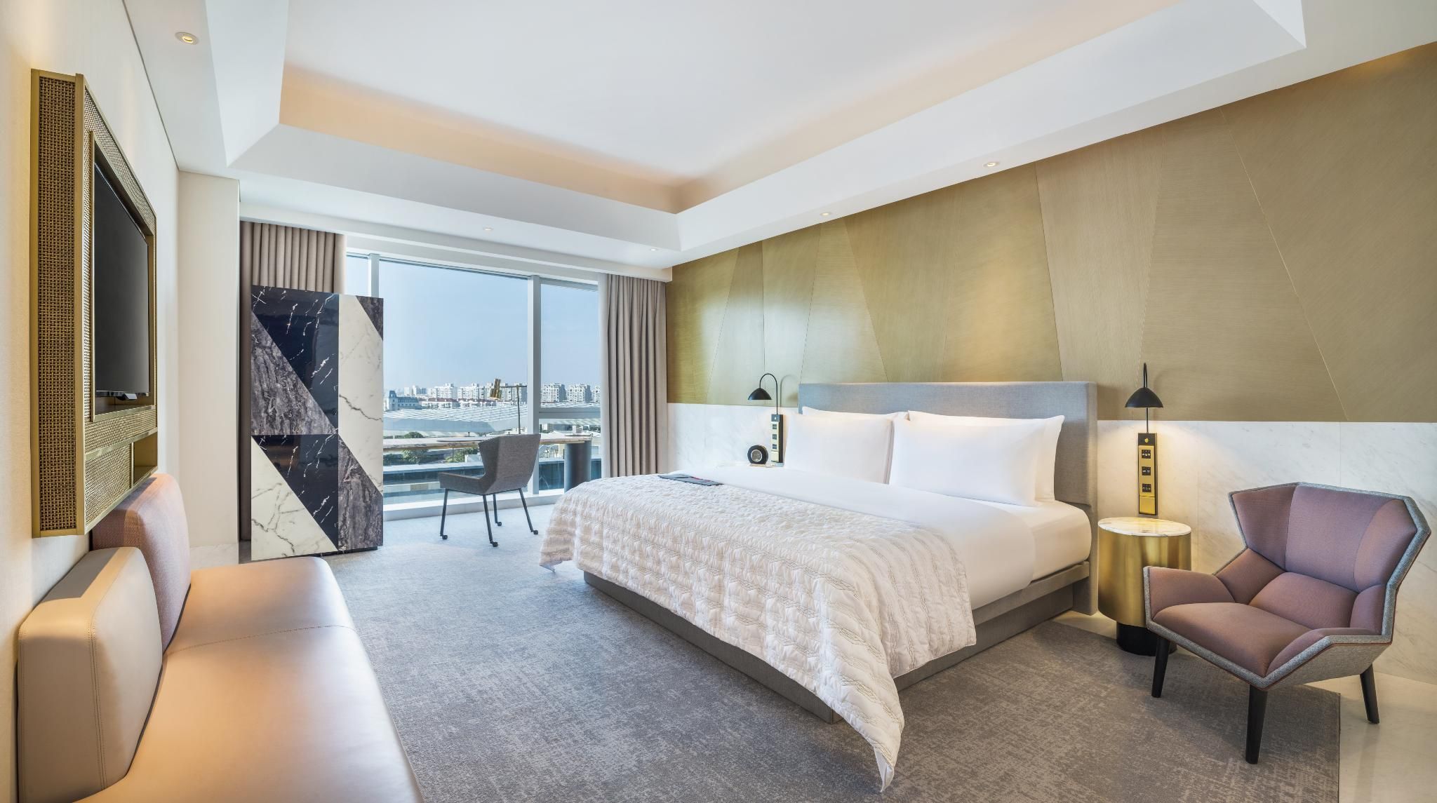 Club lounge access, Guest room, 1 King, City view