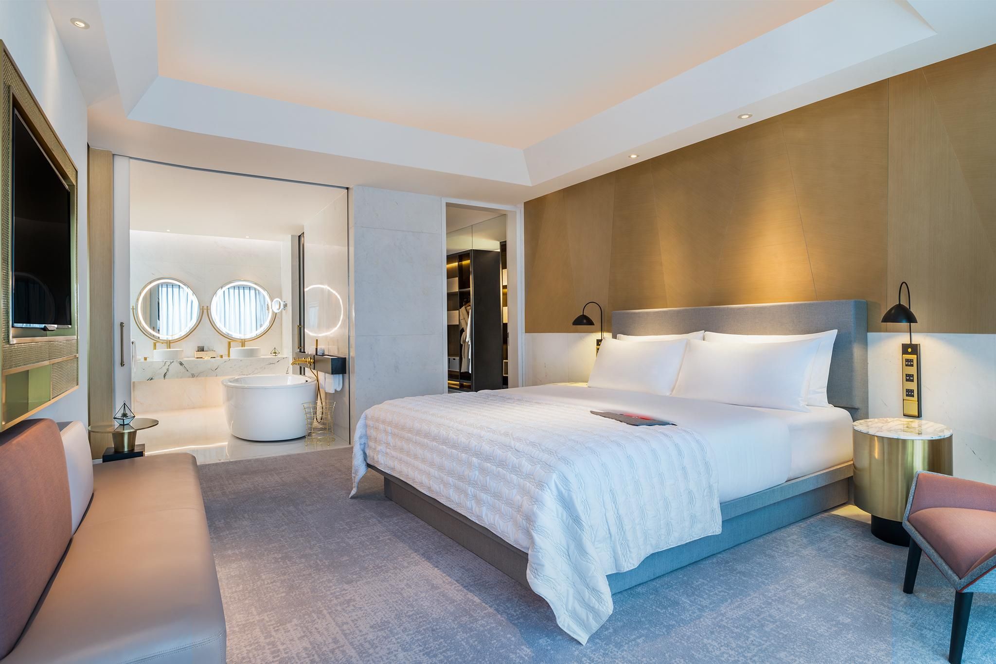 club lounge access, larger suite, 1 king, city view, high floor