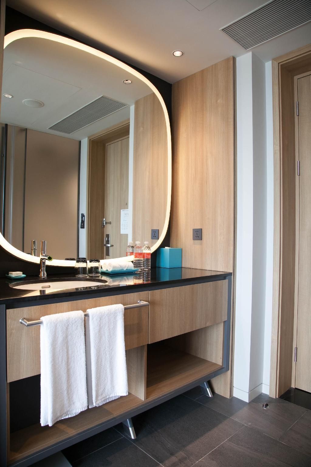 Artyzen Habitat Hongqiao Shanghai Deluxe Room 3