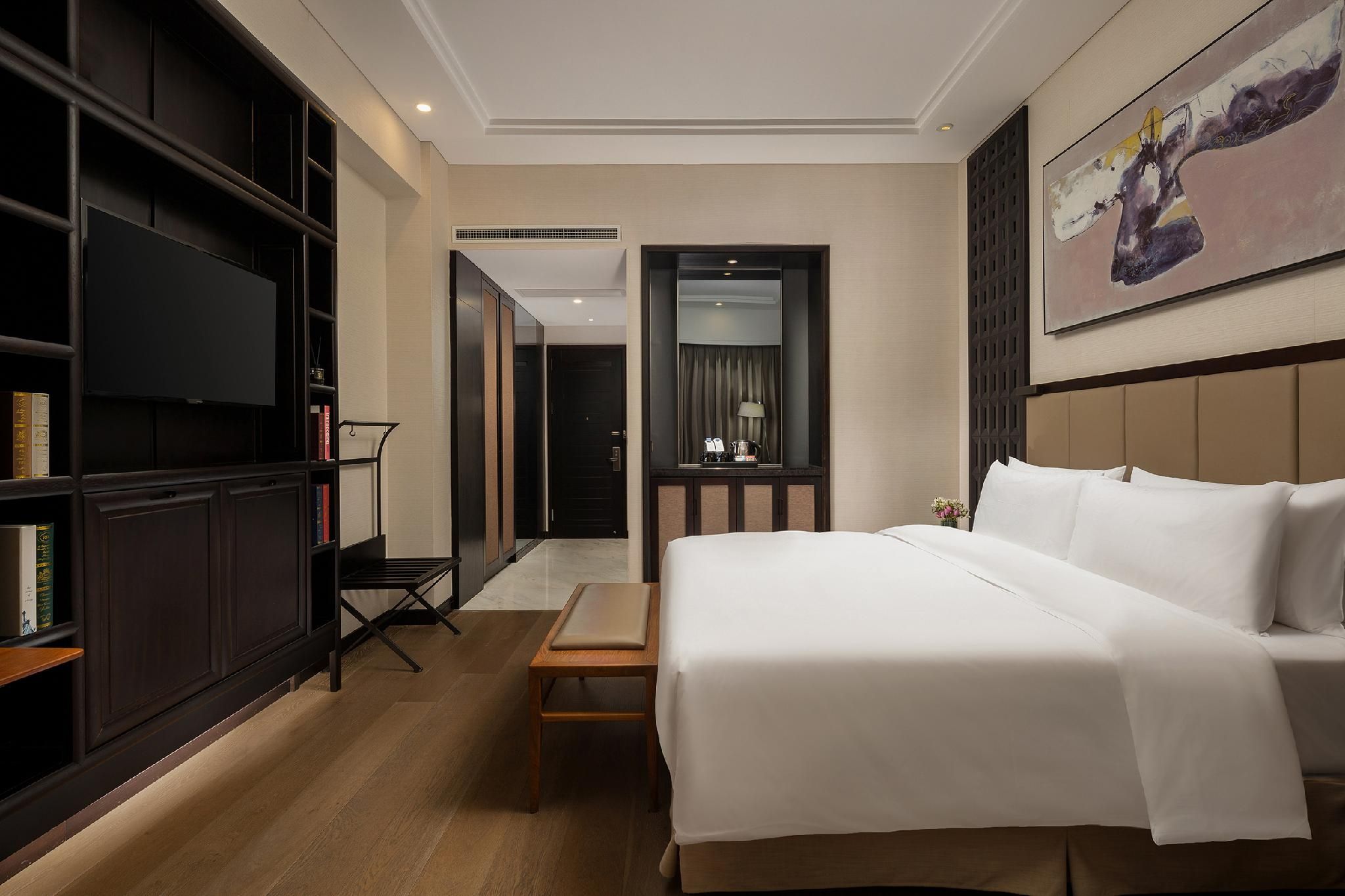 King Accessible Room