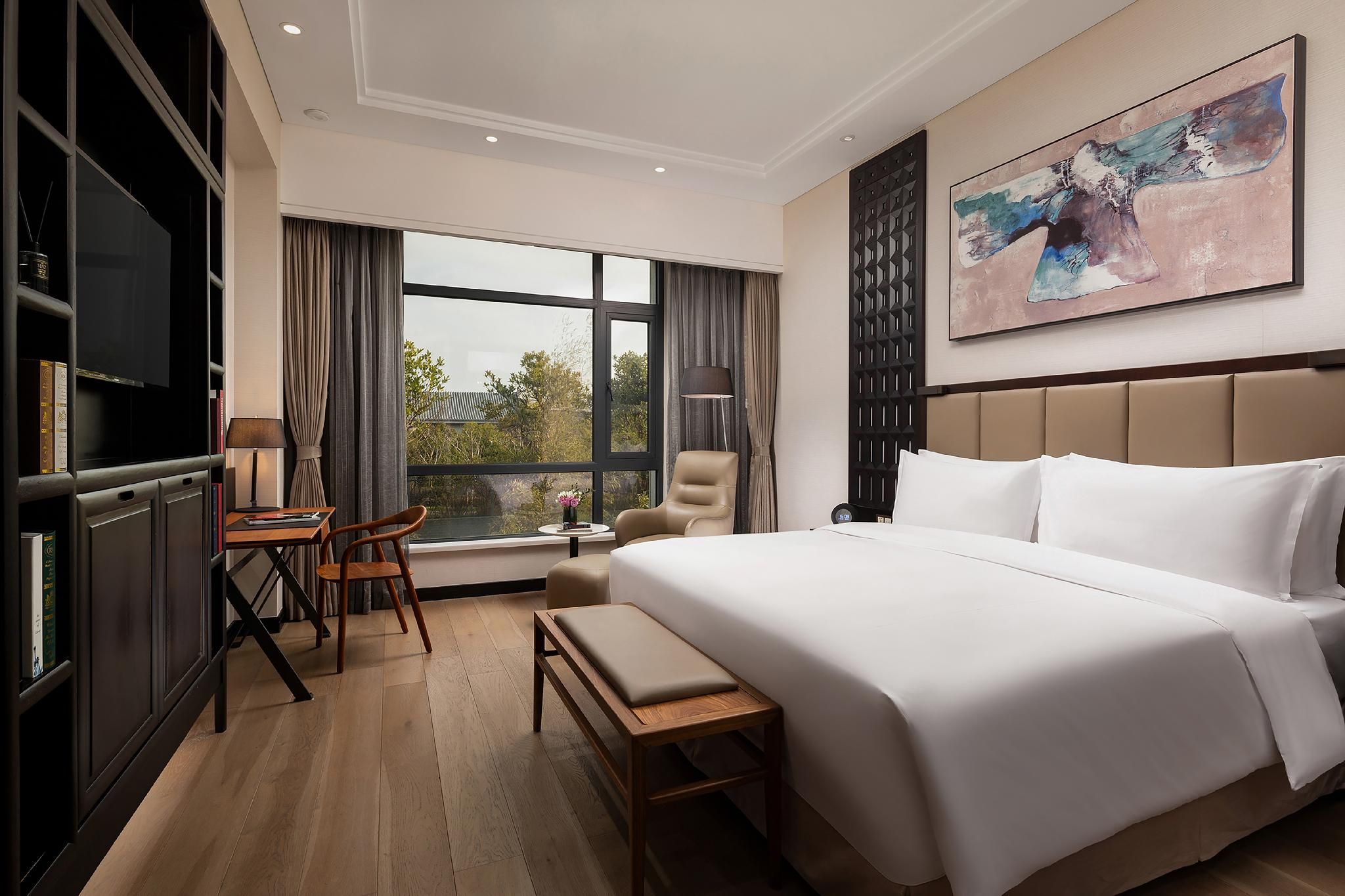 KING DELUXE ROOM GARDEN VIEW