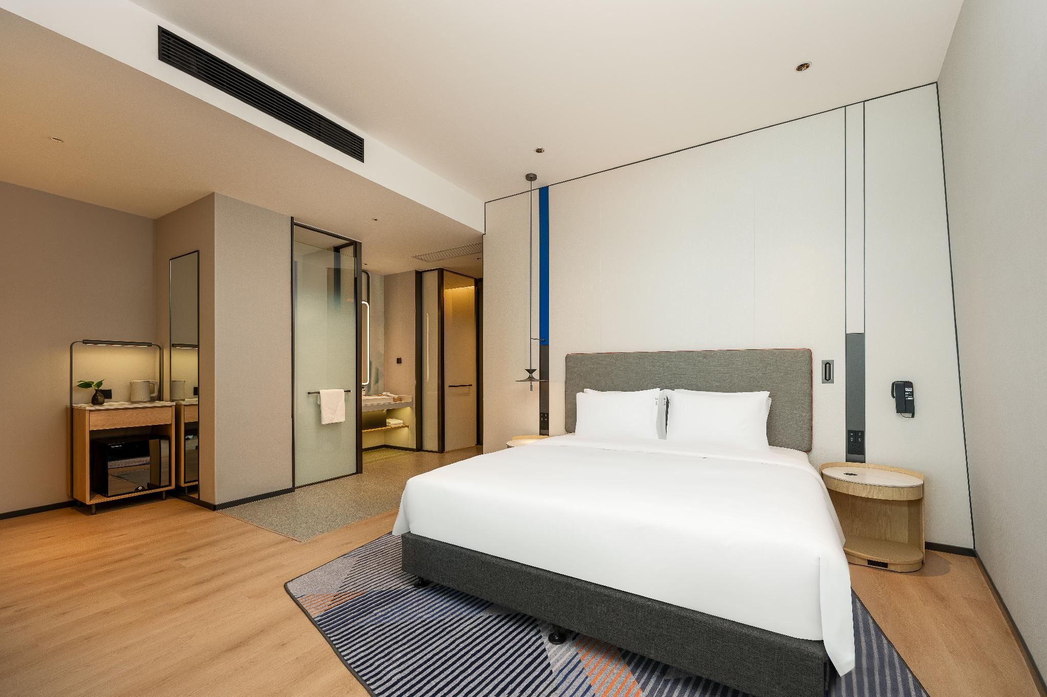 1 King Suite