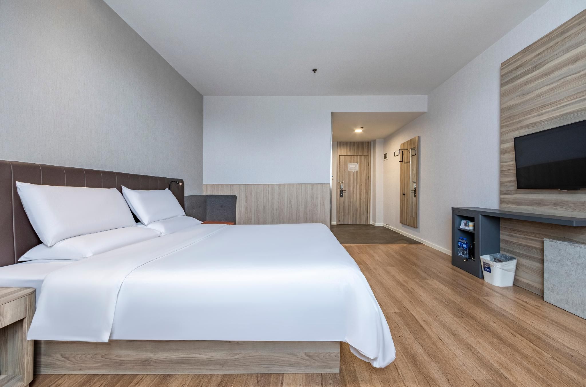 Queen Superior Room