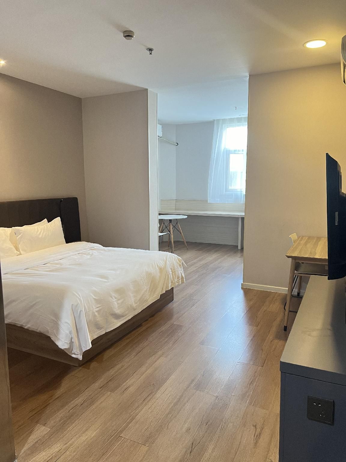 Business Queen Bed Room