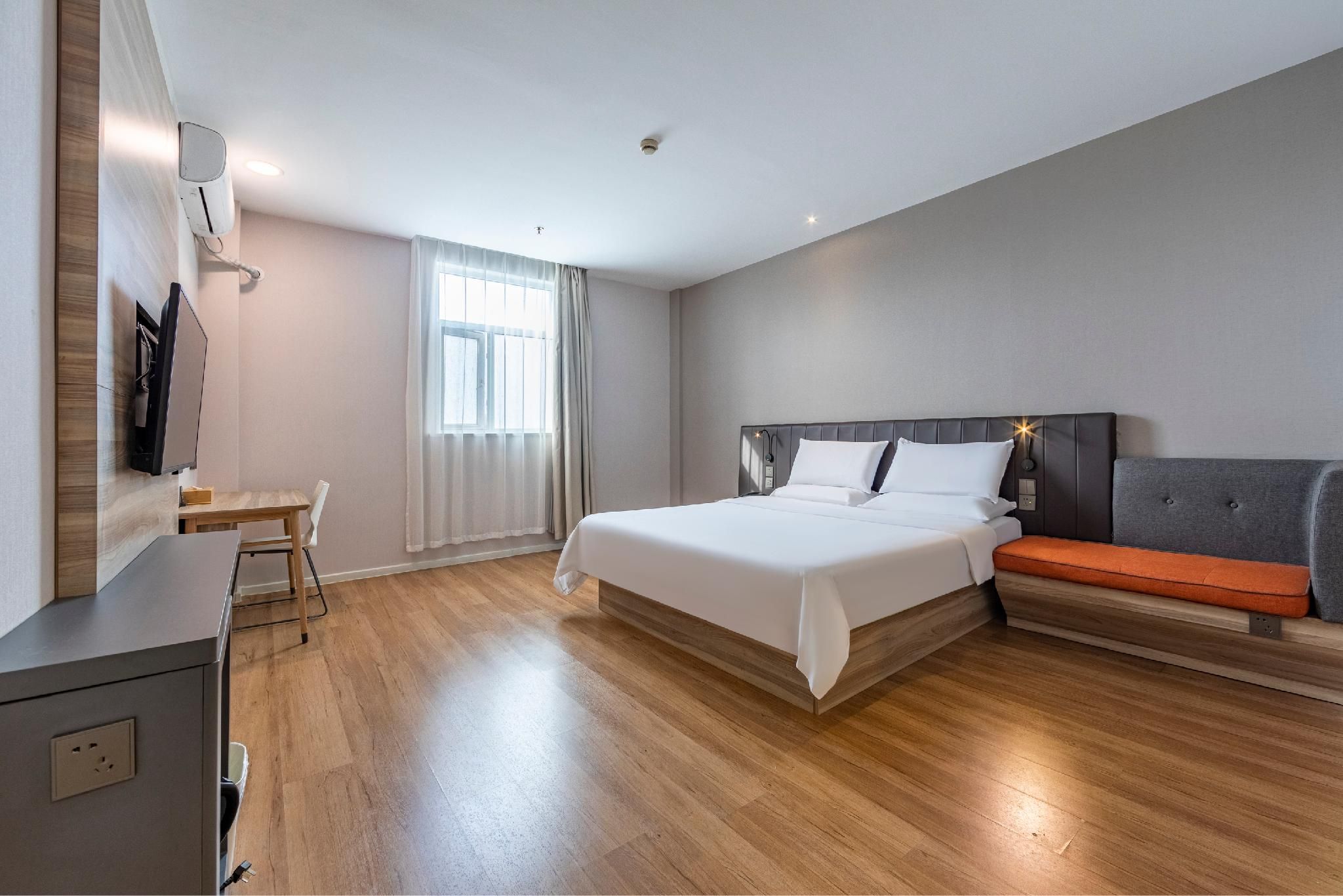 Queen Superior Room