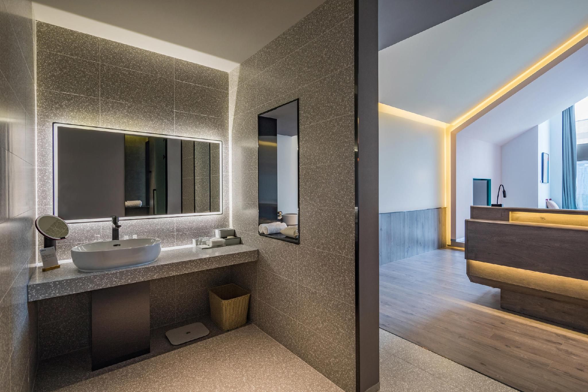 Atour - Living In Art Gallery, Bonding 1 Bed Room