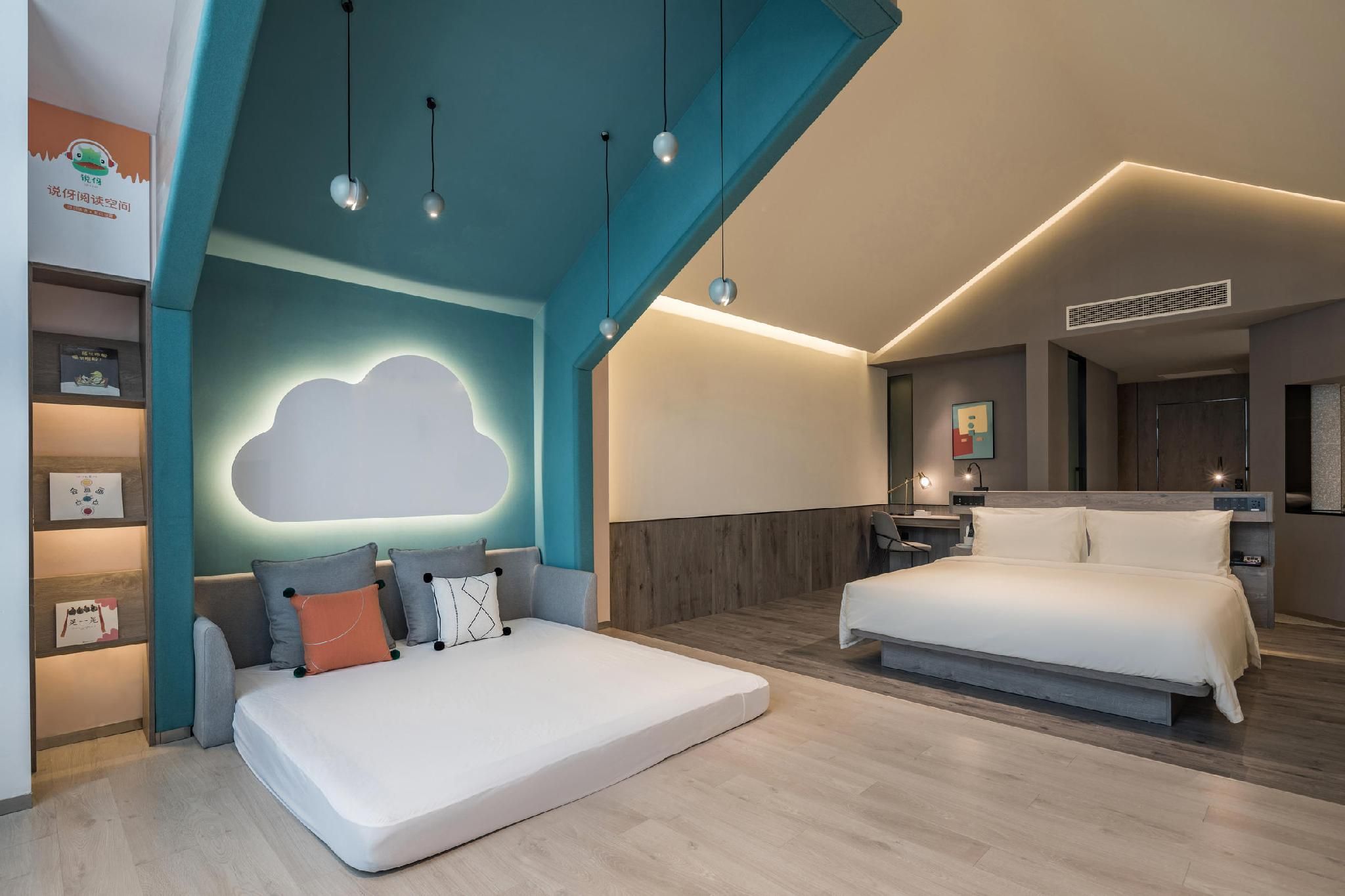 Atour - Living In Art Gallery, Bonding 1 Bed Room