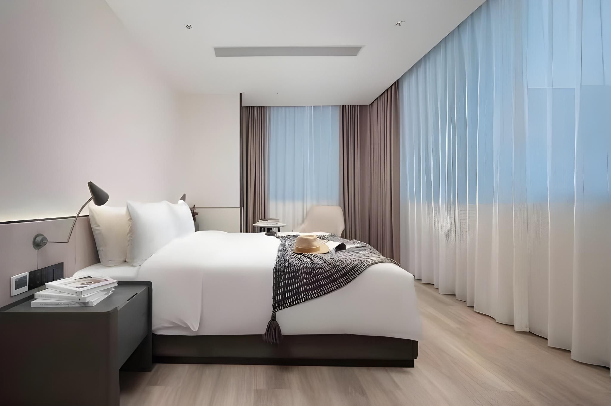 Deluxe One-Bedroom Suite