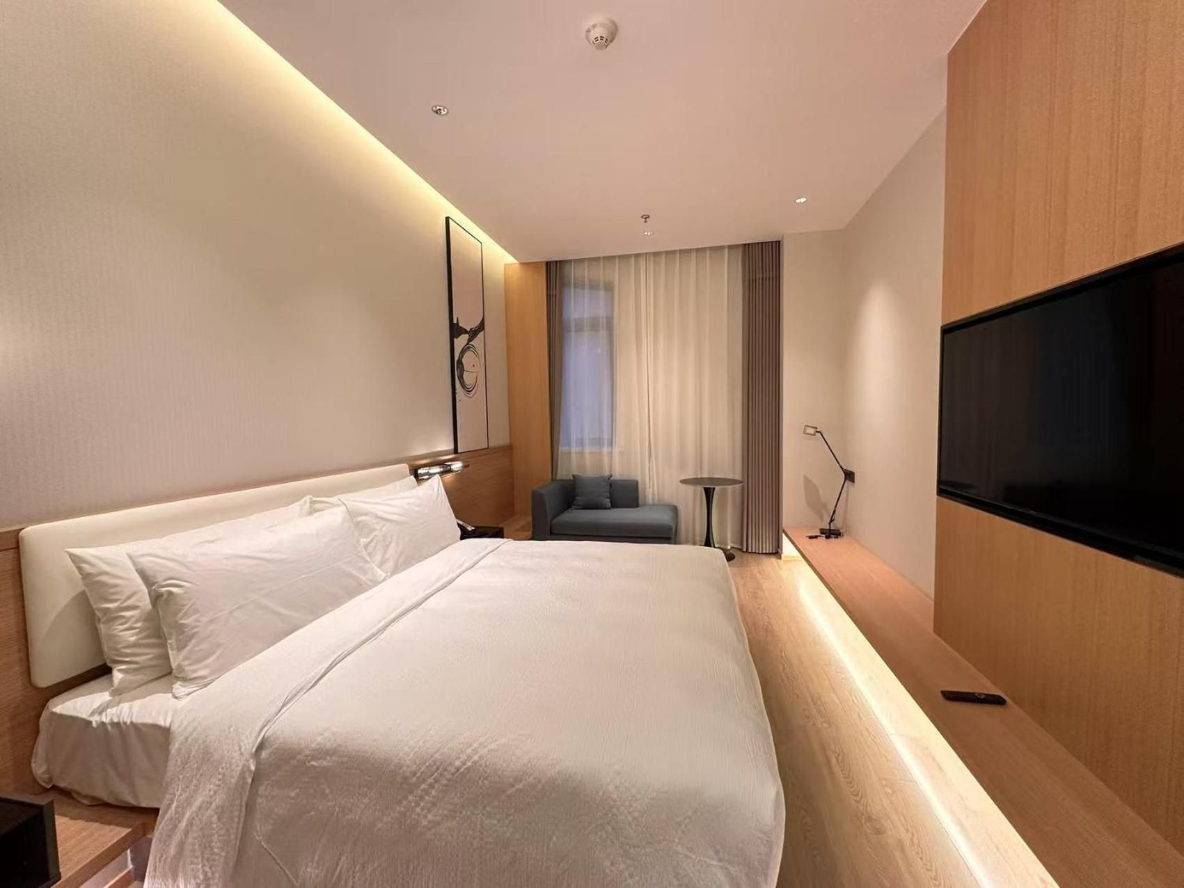 Comfort King Room with City View