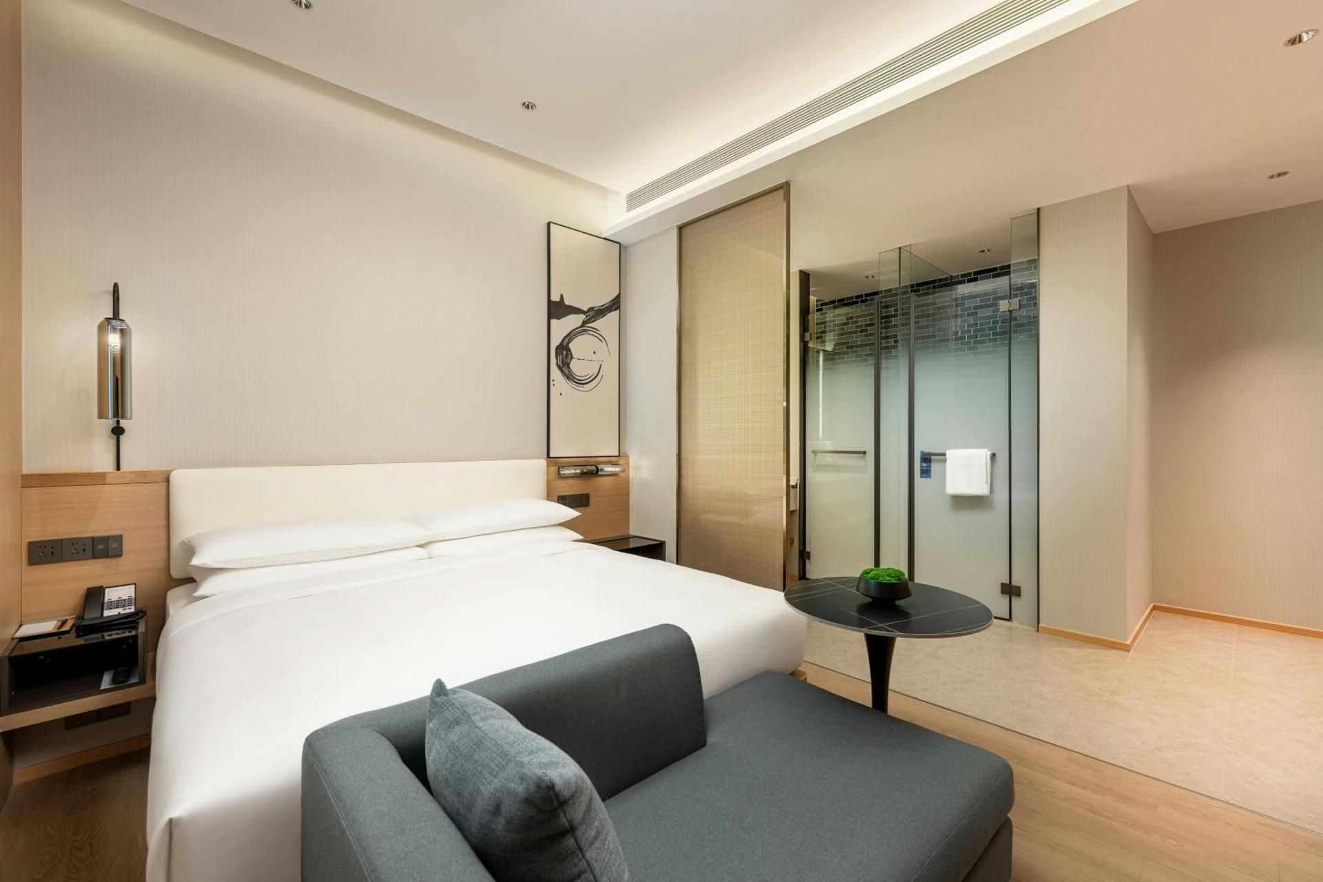 Comfort King Room with City View