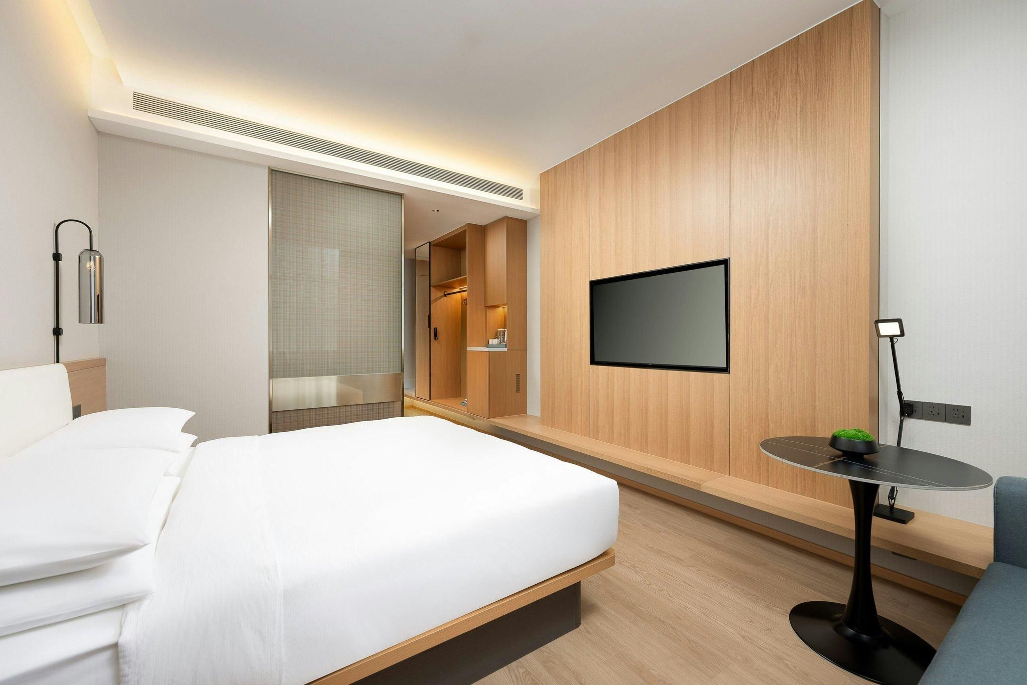 Selective King, Guest room, 1 King, City view